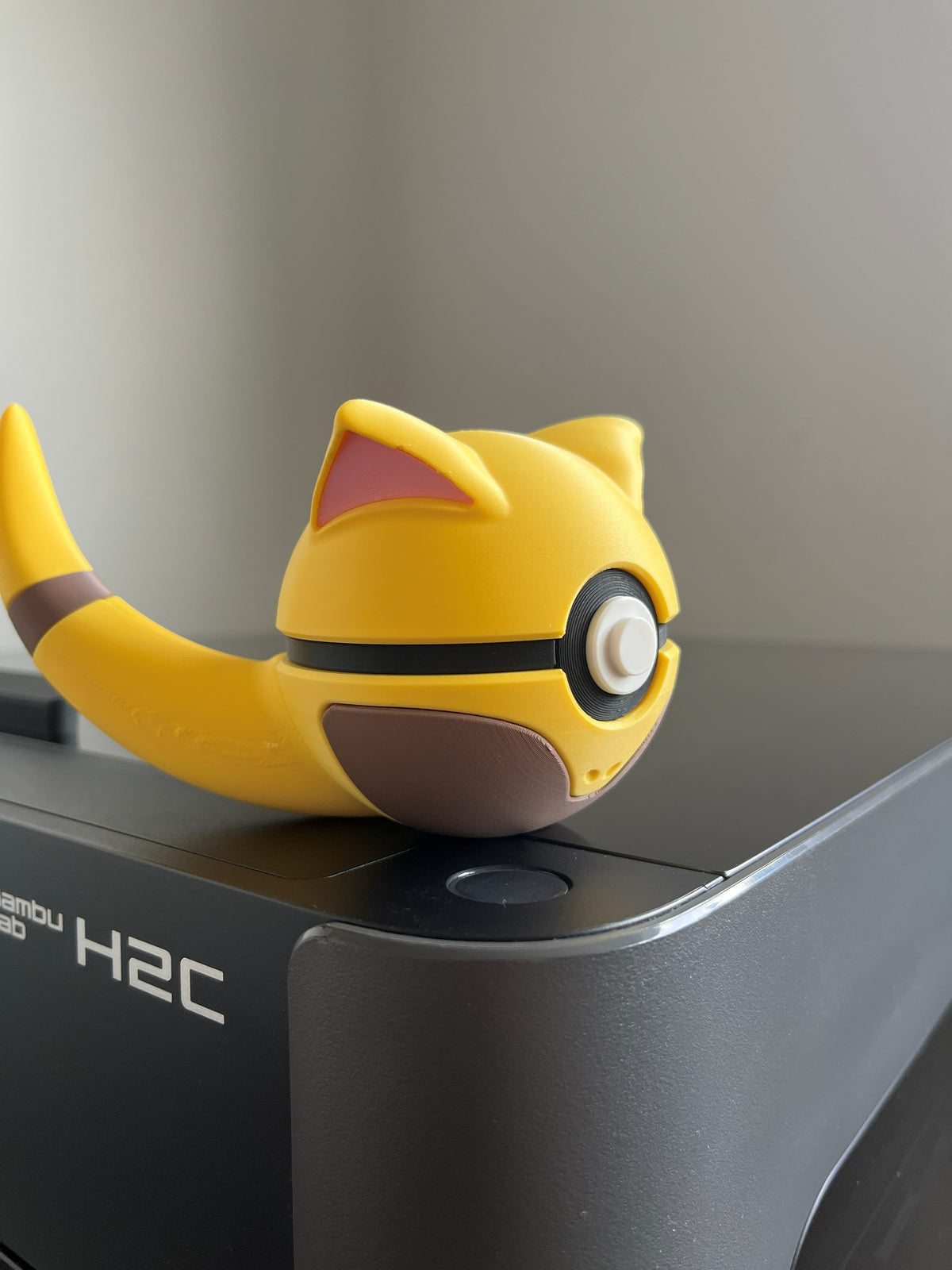 Abra Monster Ball, side profile