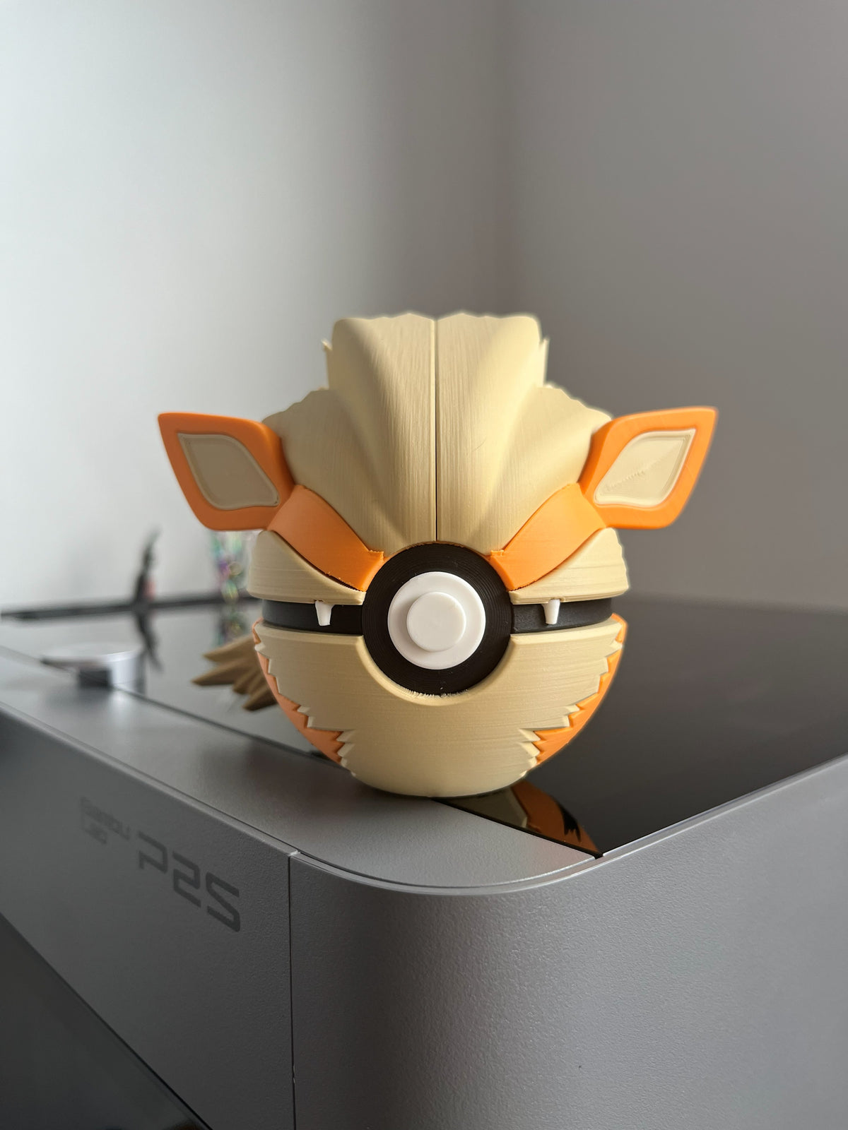Arcanine Monster Ball, front view