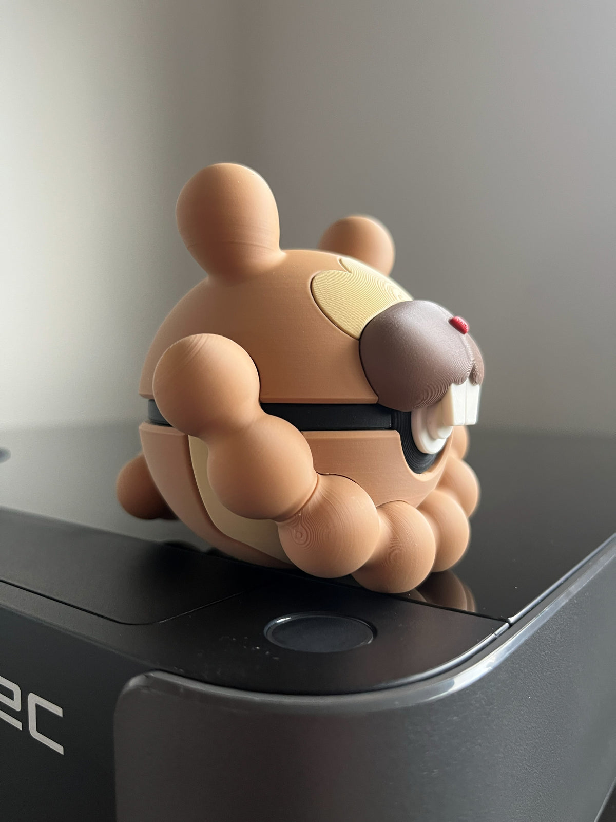 Bidoof Monster Ball, side profile