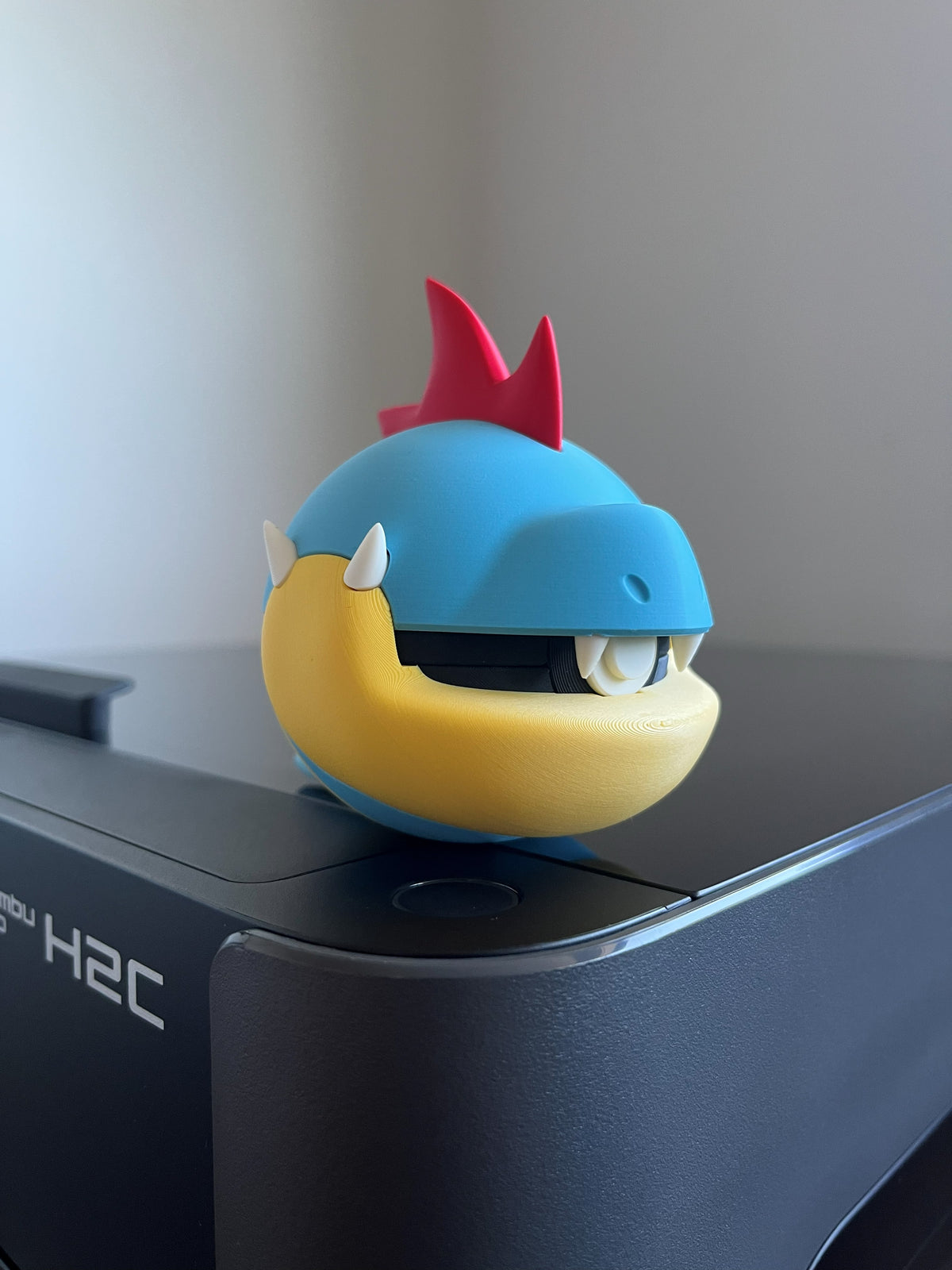 Croconaw Monster Ball, side profile