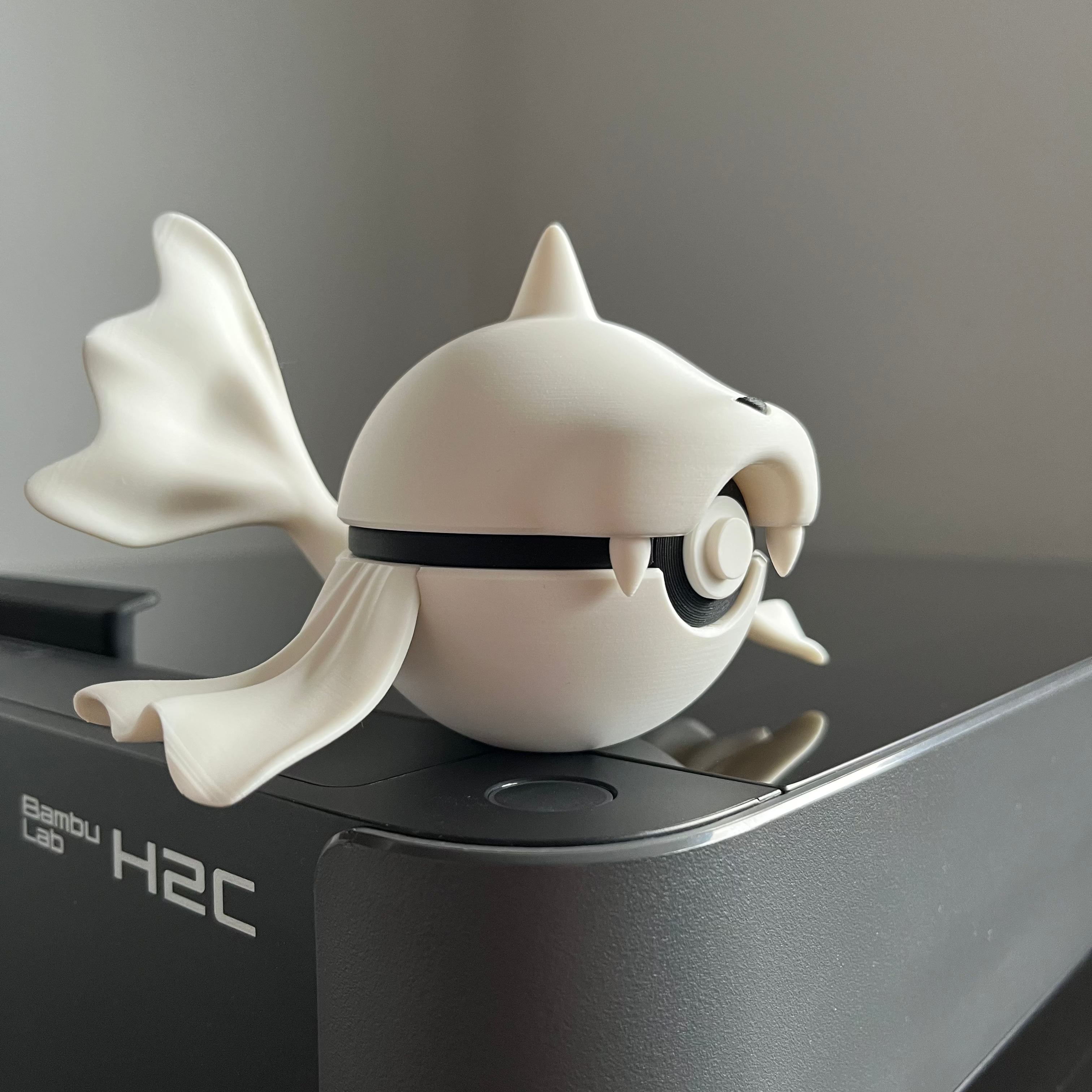 Dewgong Monster Ball, side profile