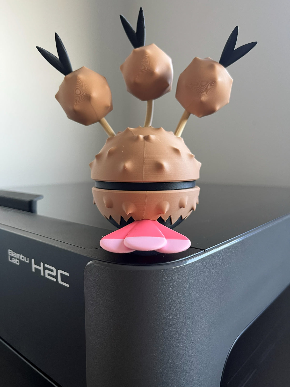 Dodrio Monster Ball, back view