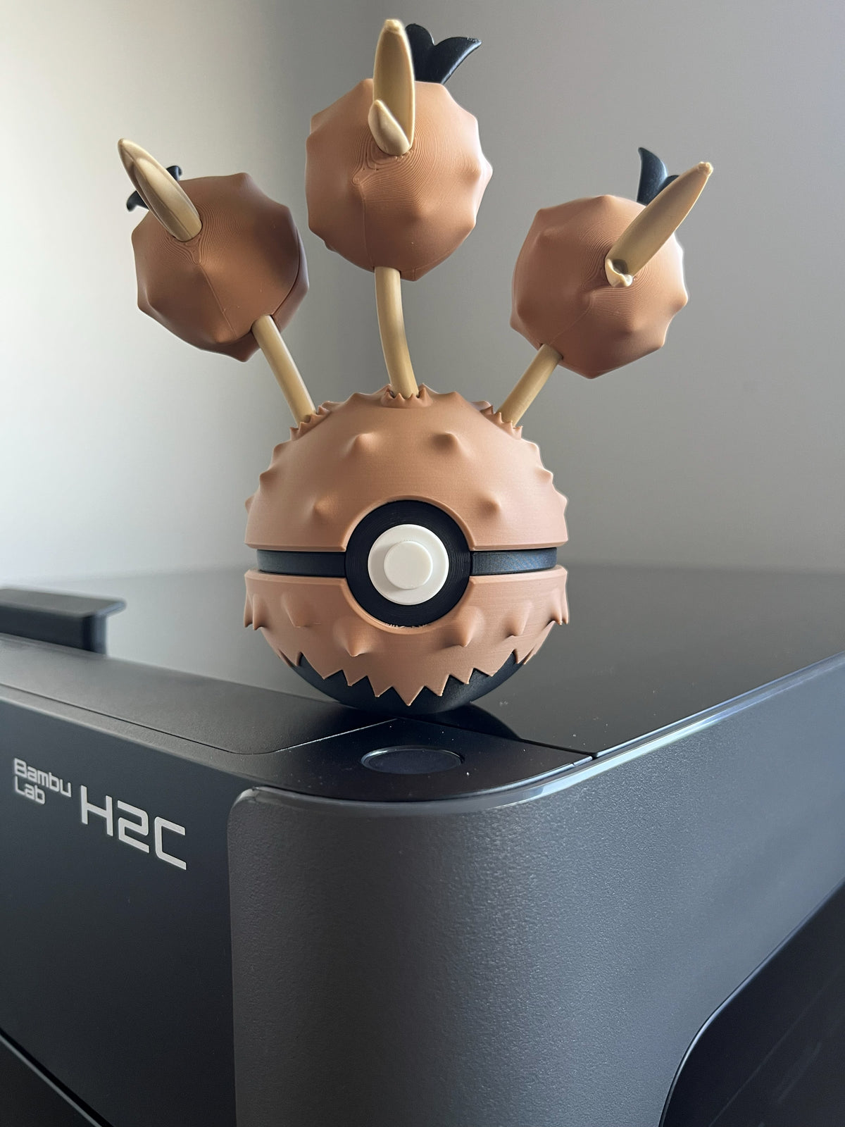 Dodrio Monster Ball, front view