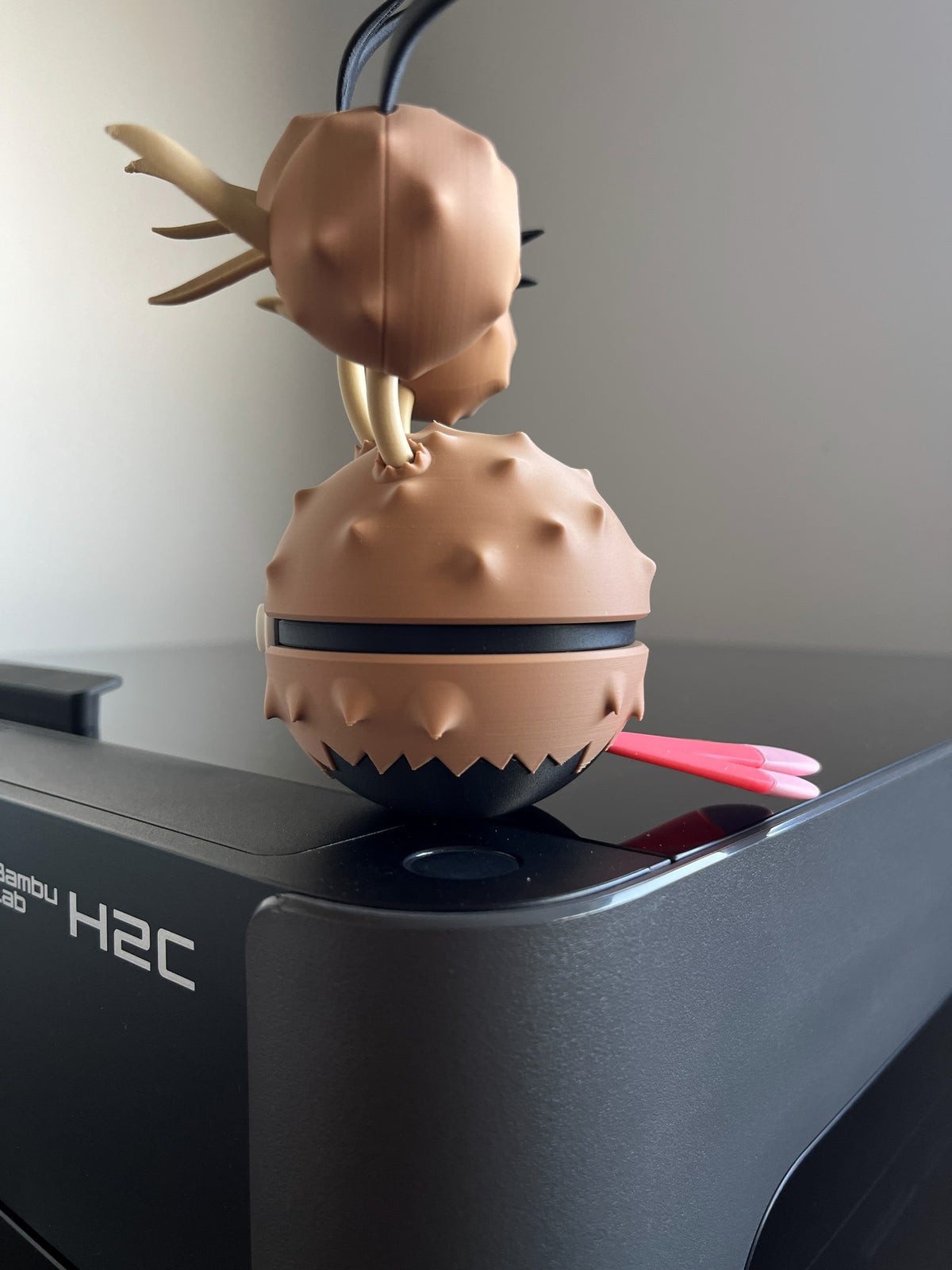 Dodrio Monster Ball, left side