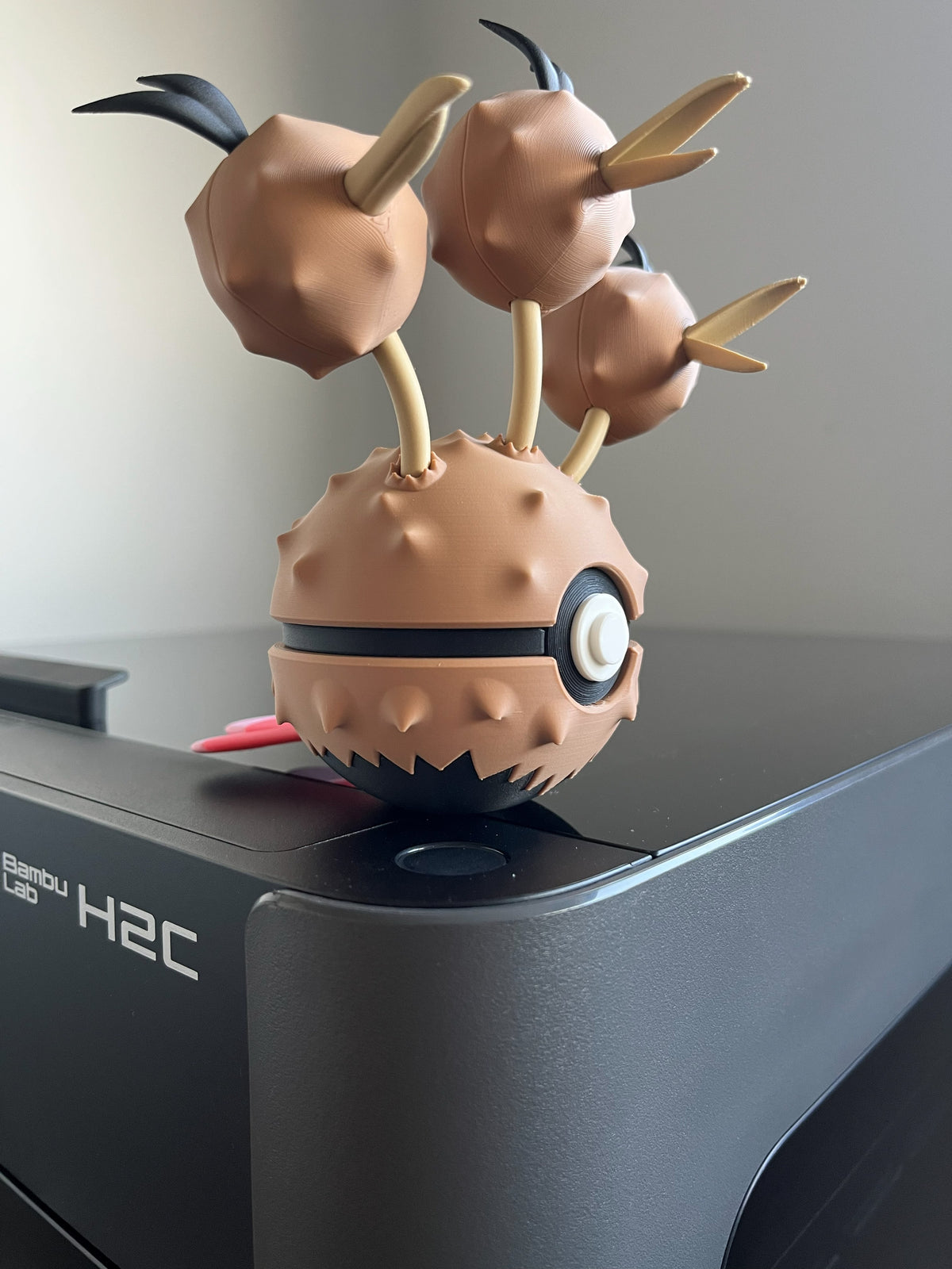 Dodrio Monster Ball, side profile