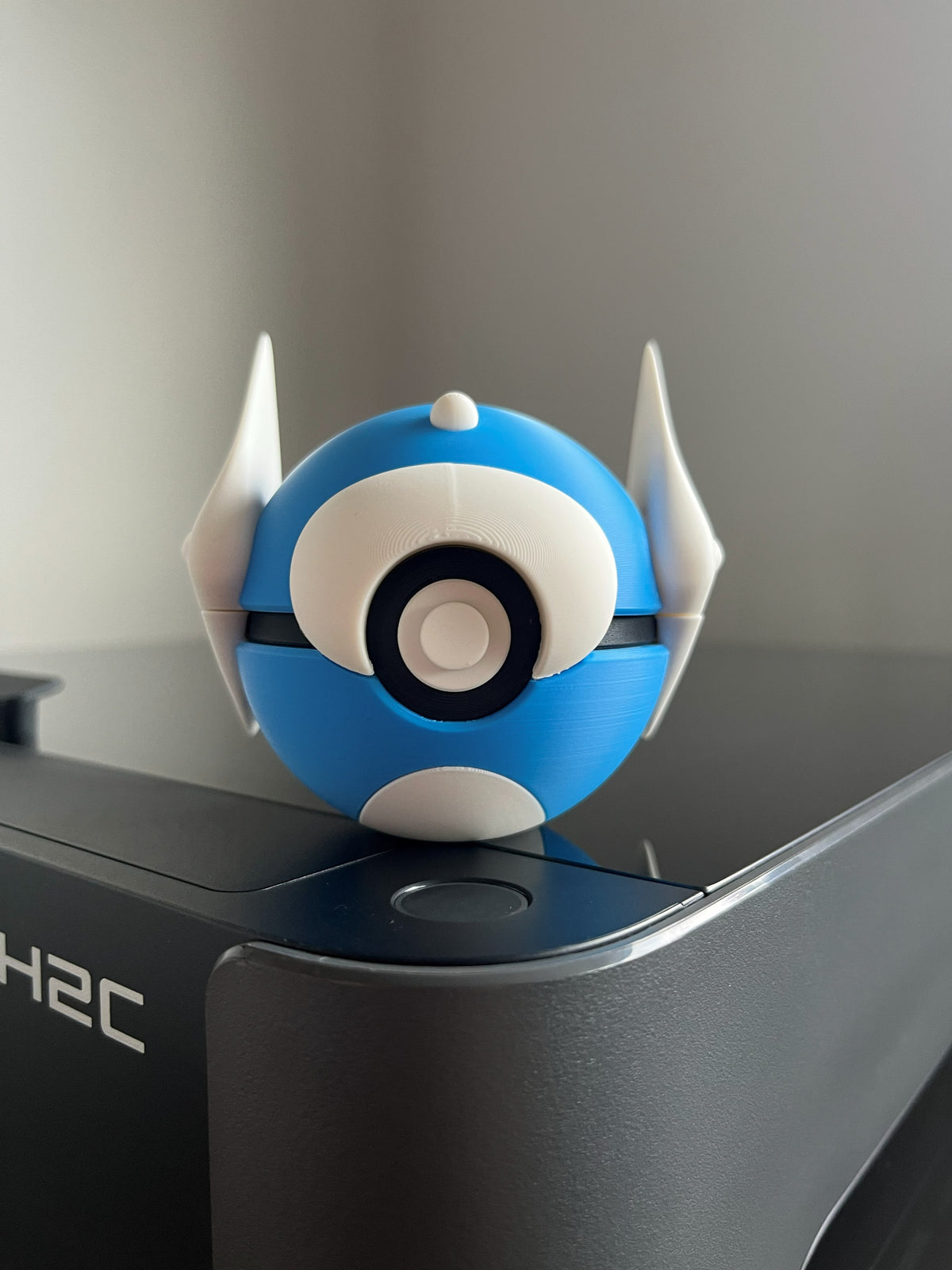 Dratini Monster Ball, front view