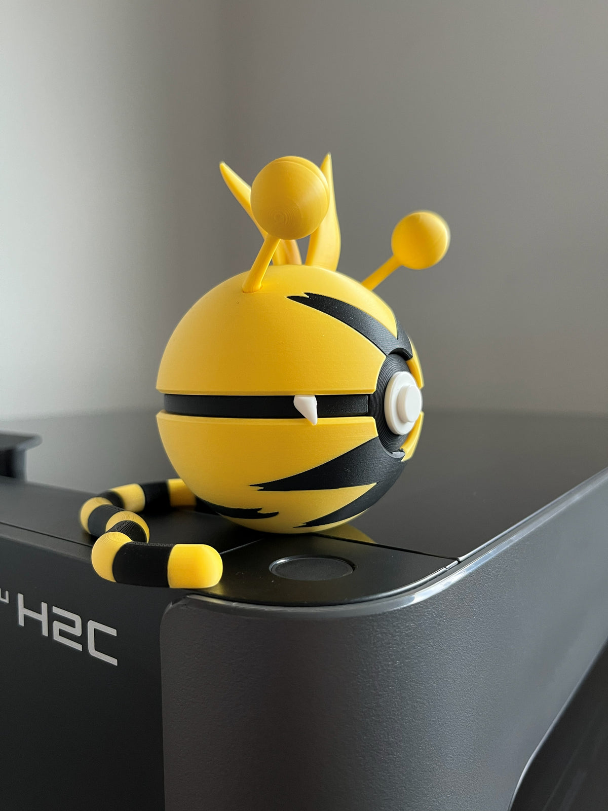 Electabuzz Monster Ball, side profile