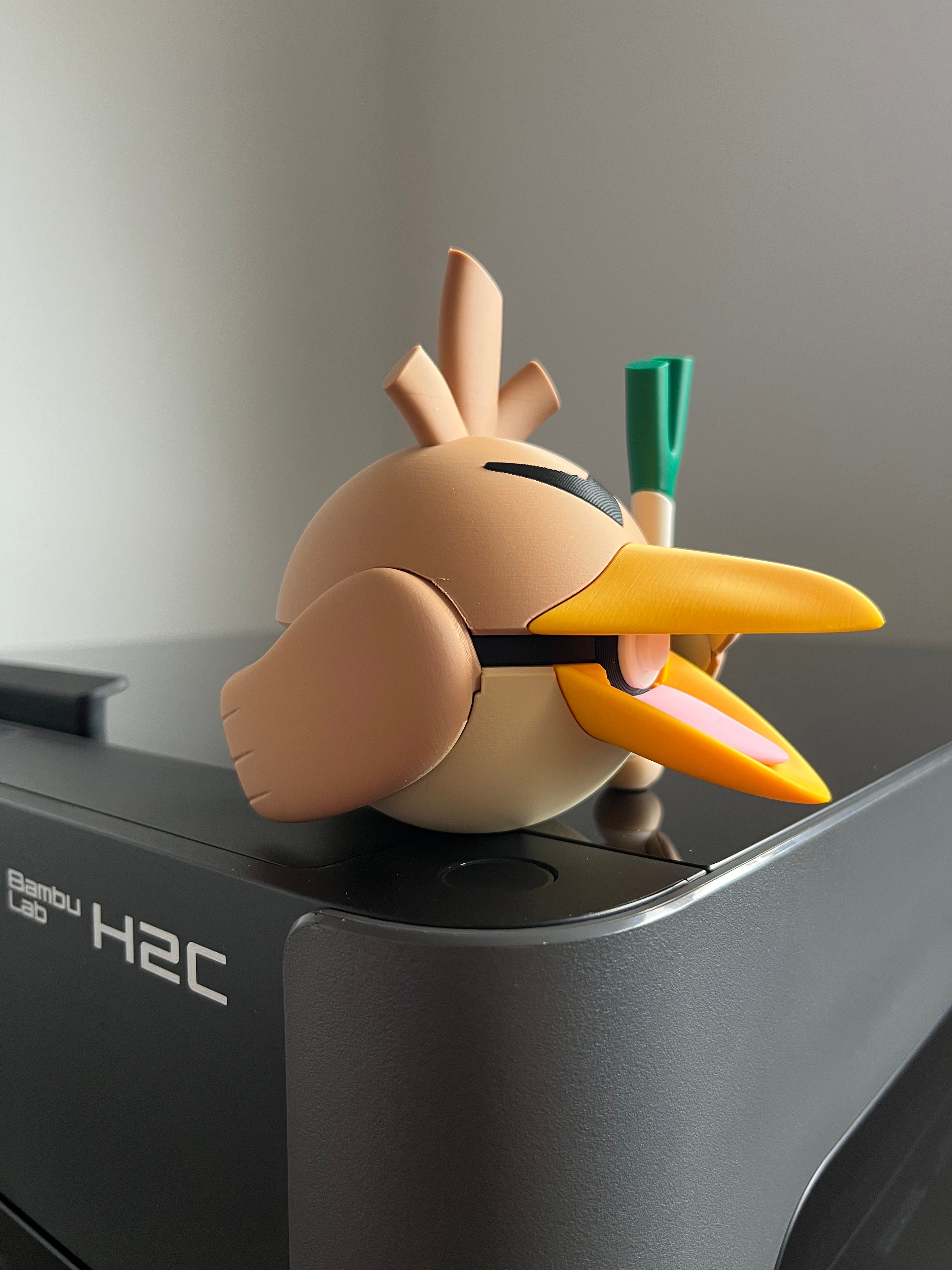 Farfetch'd Monster Ball, side profile