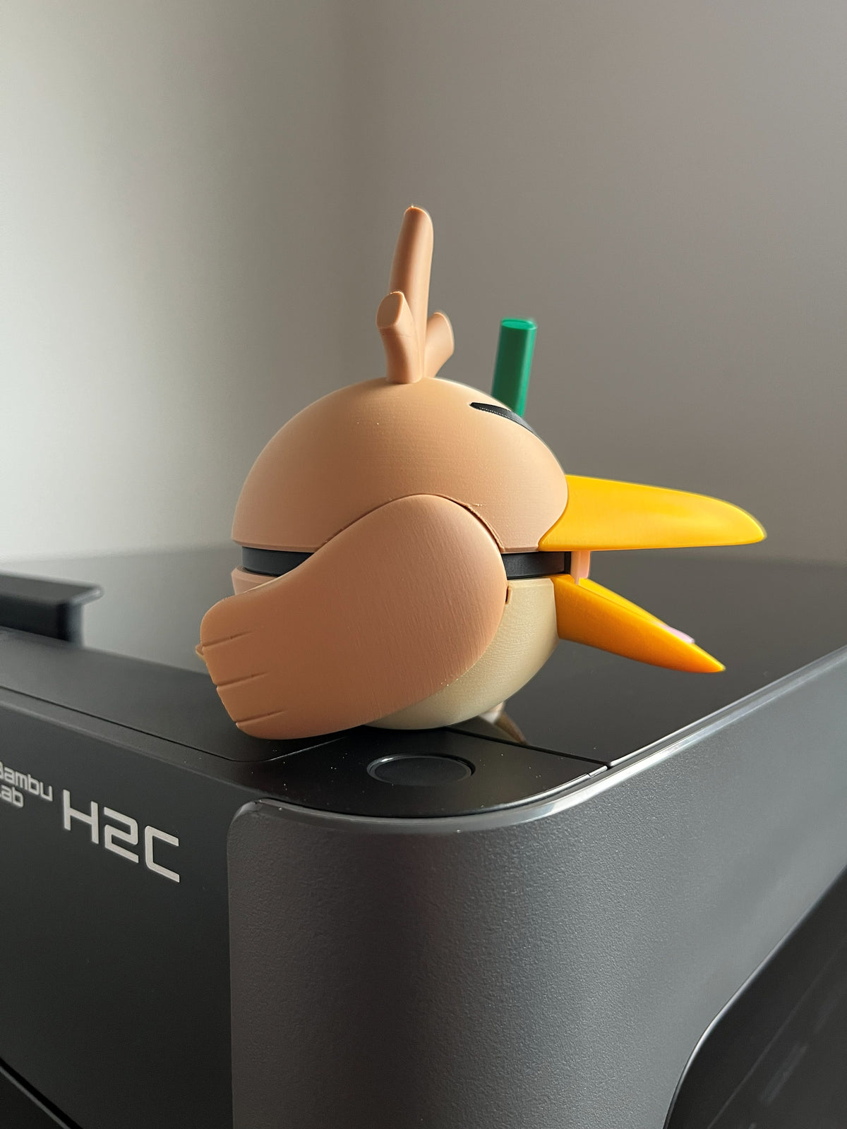 Farfetch'd Monster Ball, right side