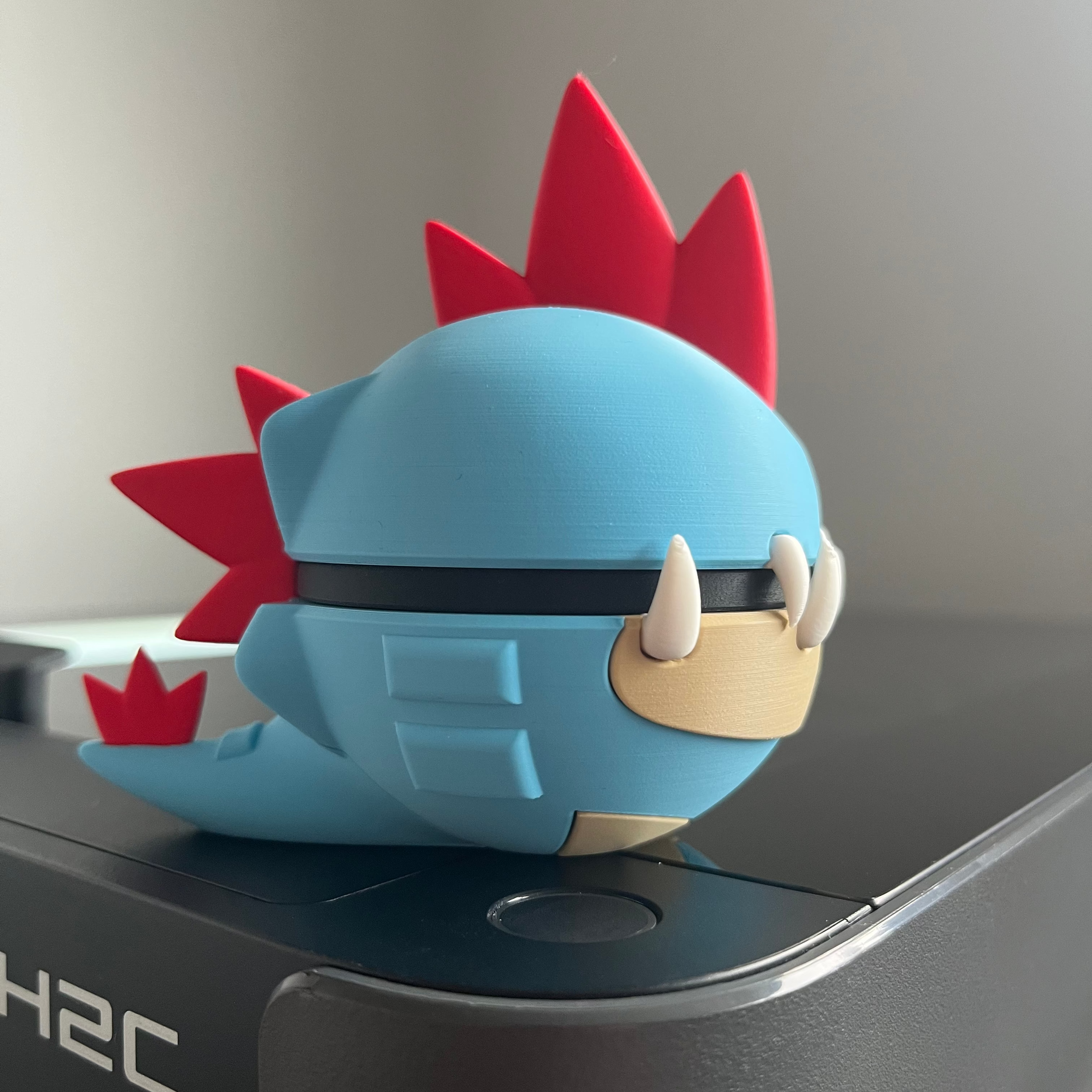 Feraligatr Monster Ball, right side