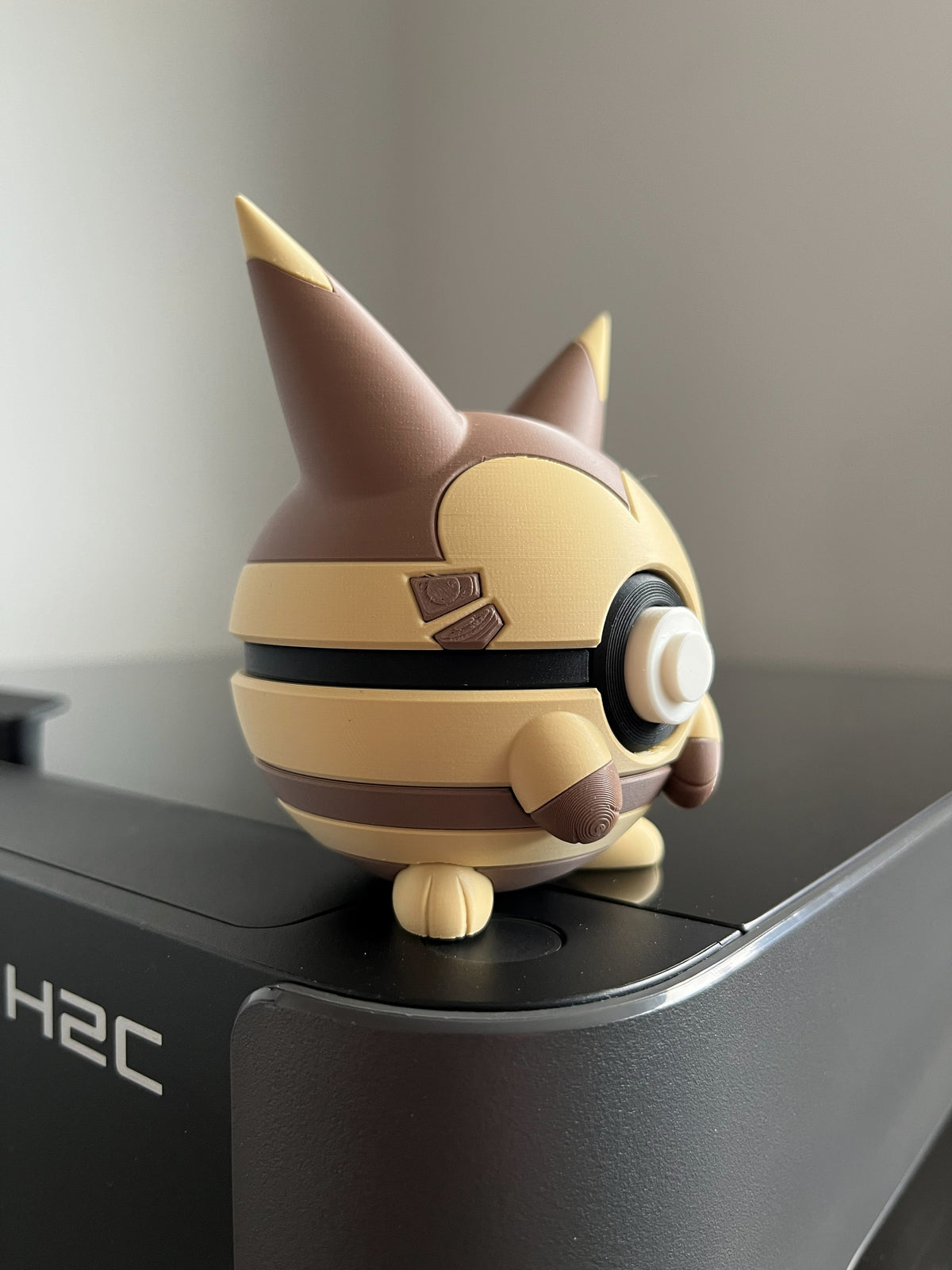 Furret Monster Ball, side profile