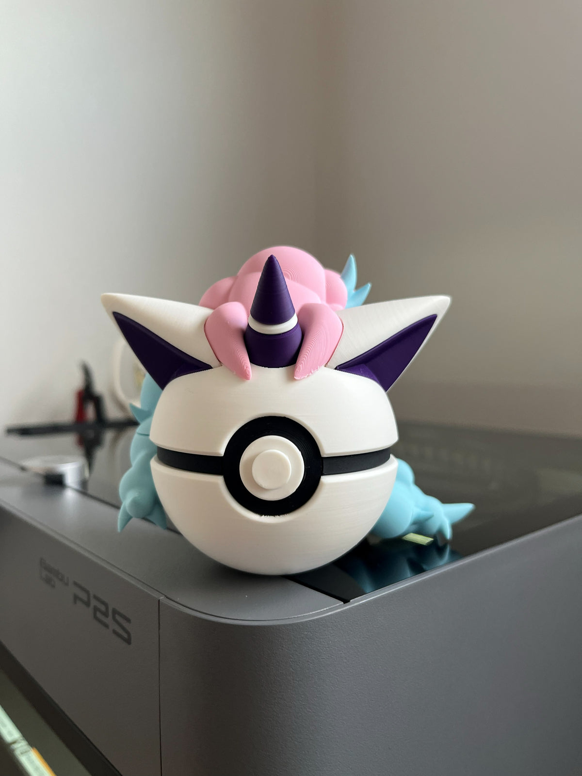 Galarian Ponyta Monster Ball, front view