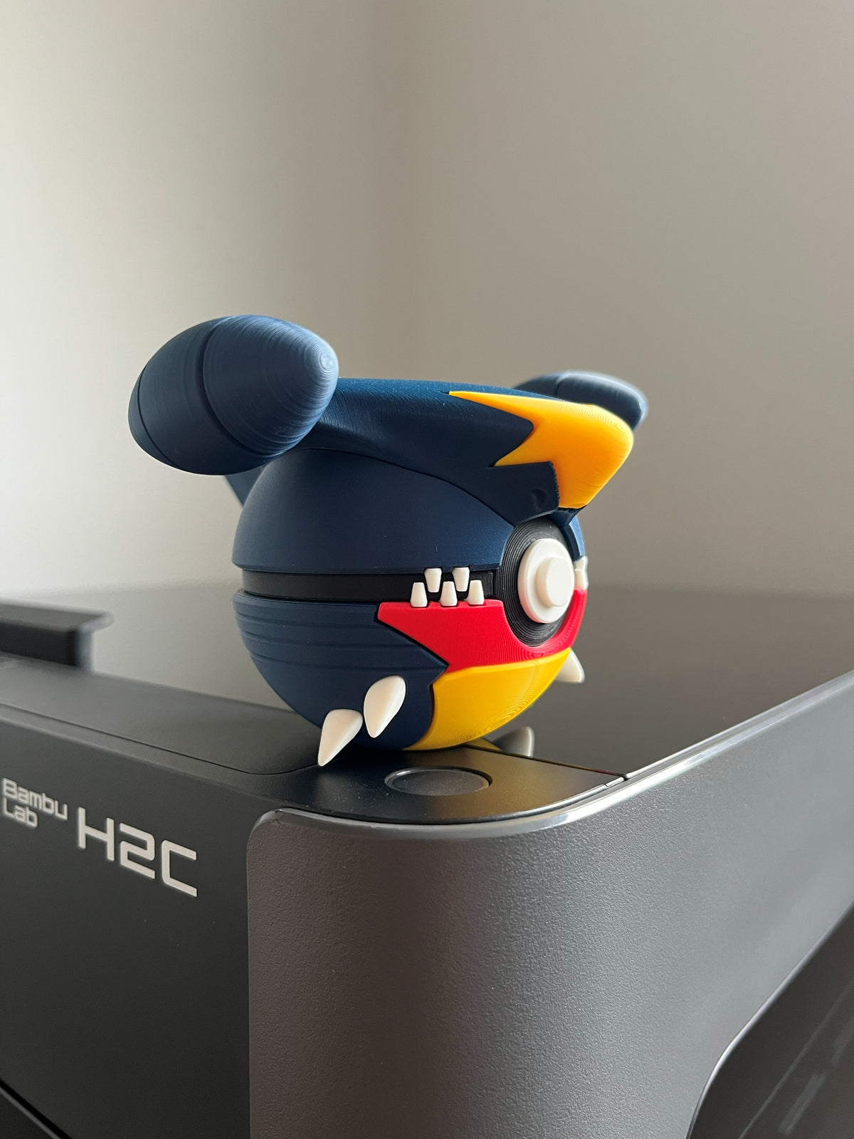 Garchomp Monster Ball, side profile