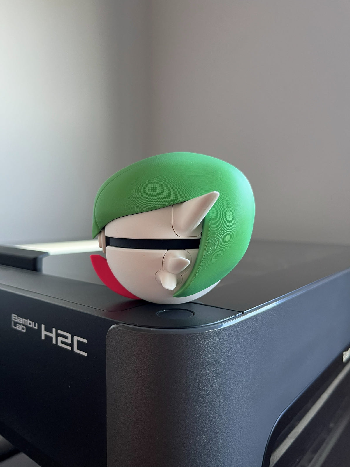 Gardevoir Monster Ball, left side