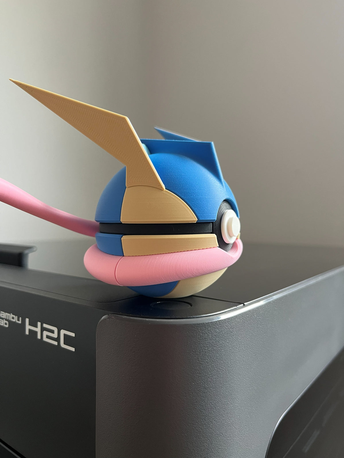 Greninja Monster Ball, side profile