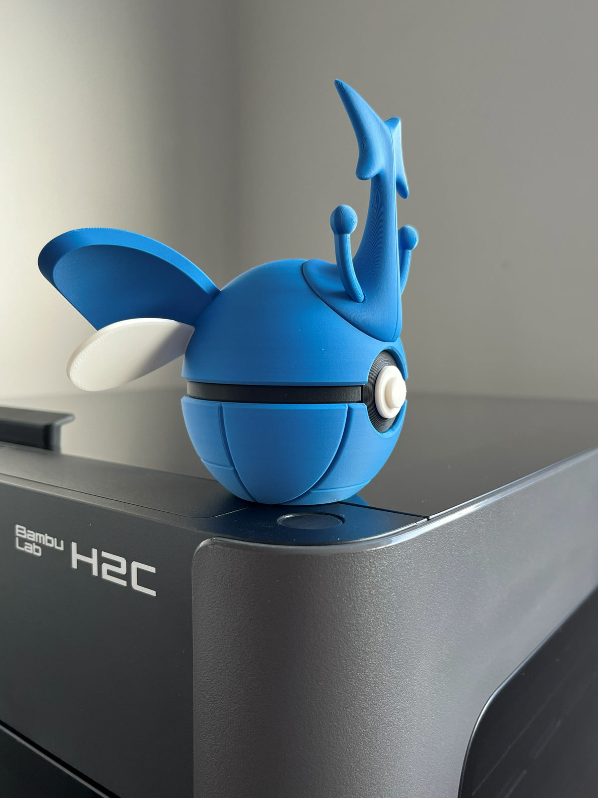 Heracross Monster Ball, side profile