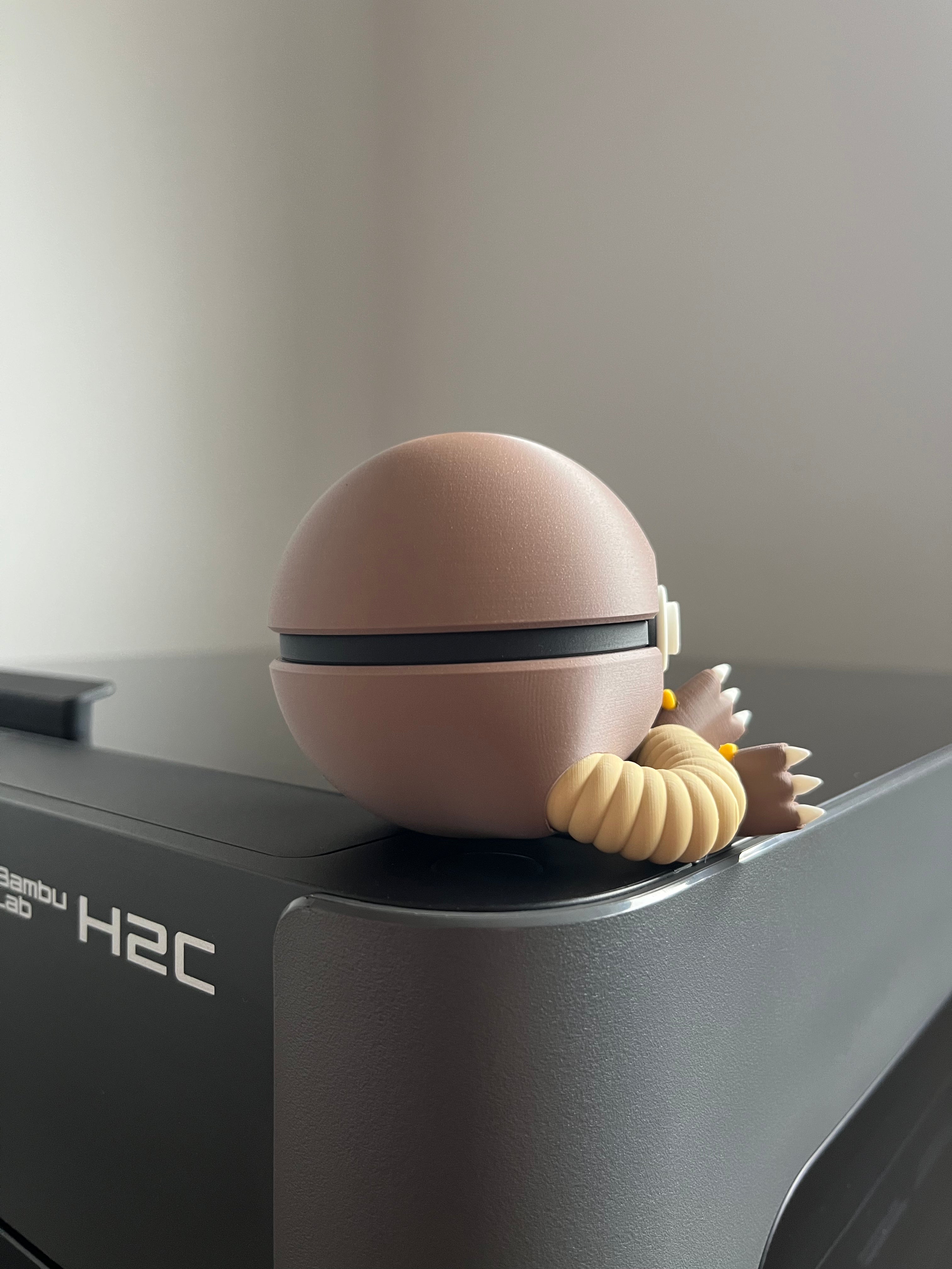 Hitmonlee Monster Ball, right side