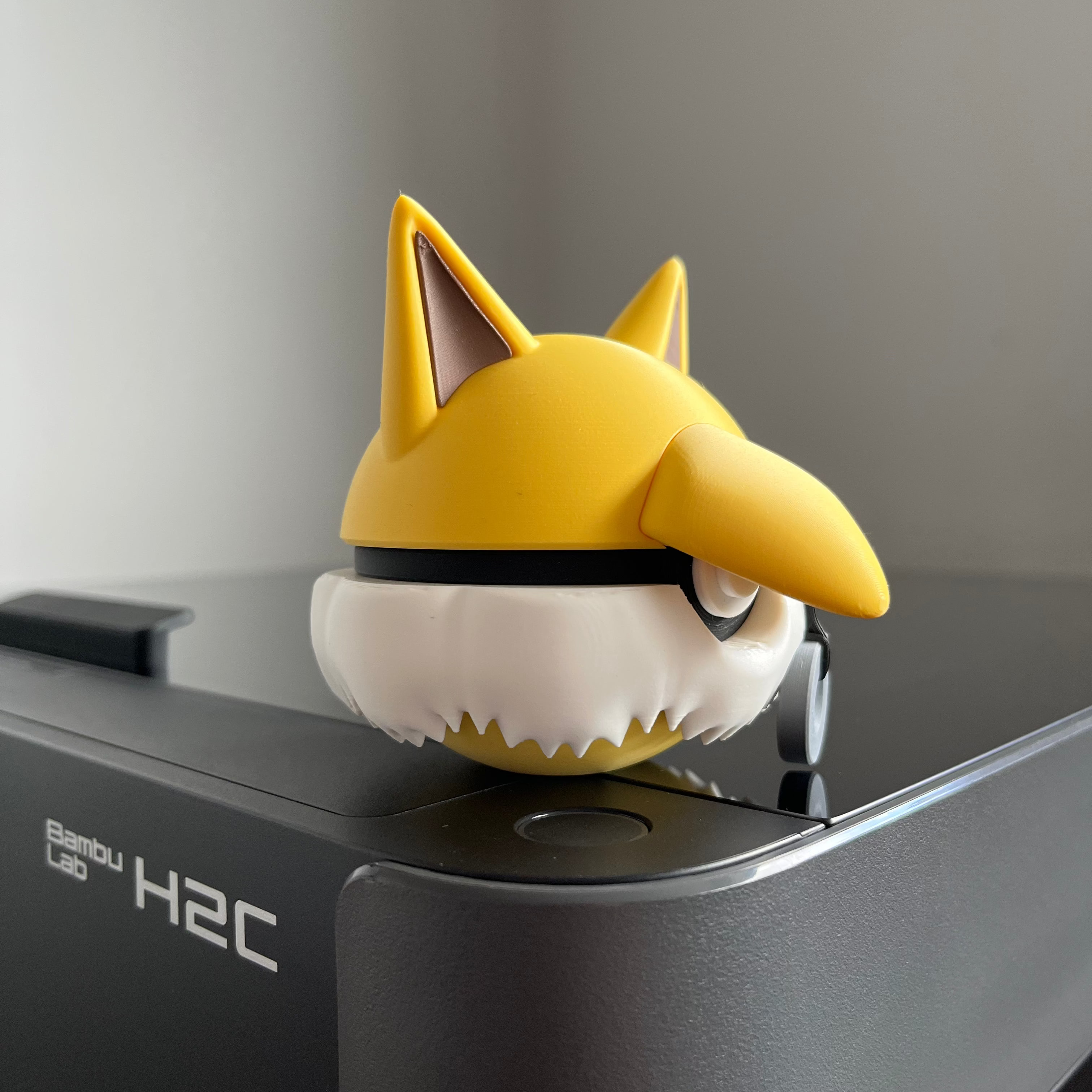 Hypno Monster Ball, side profile