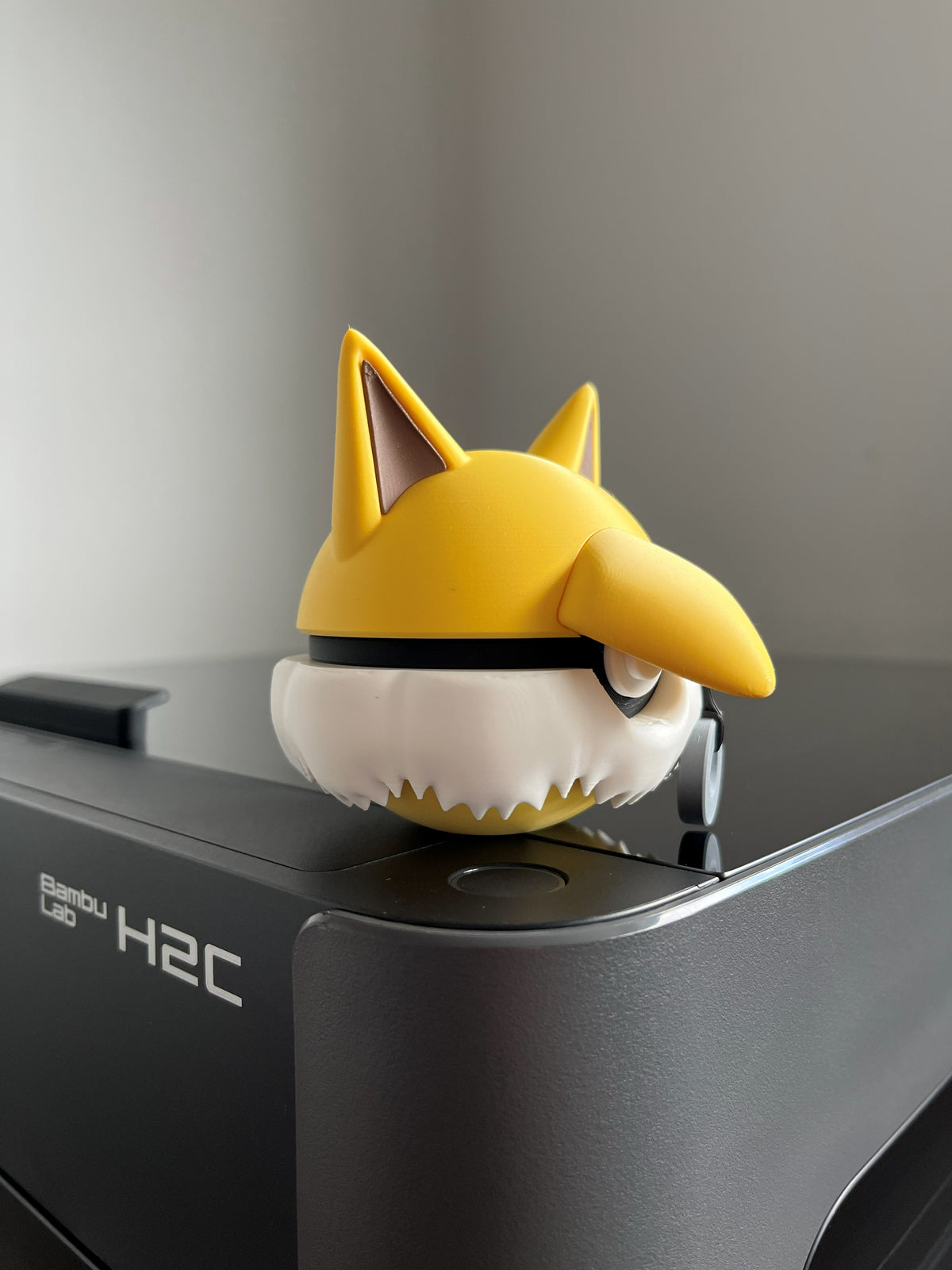 Hypno Monster Ball, side profile