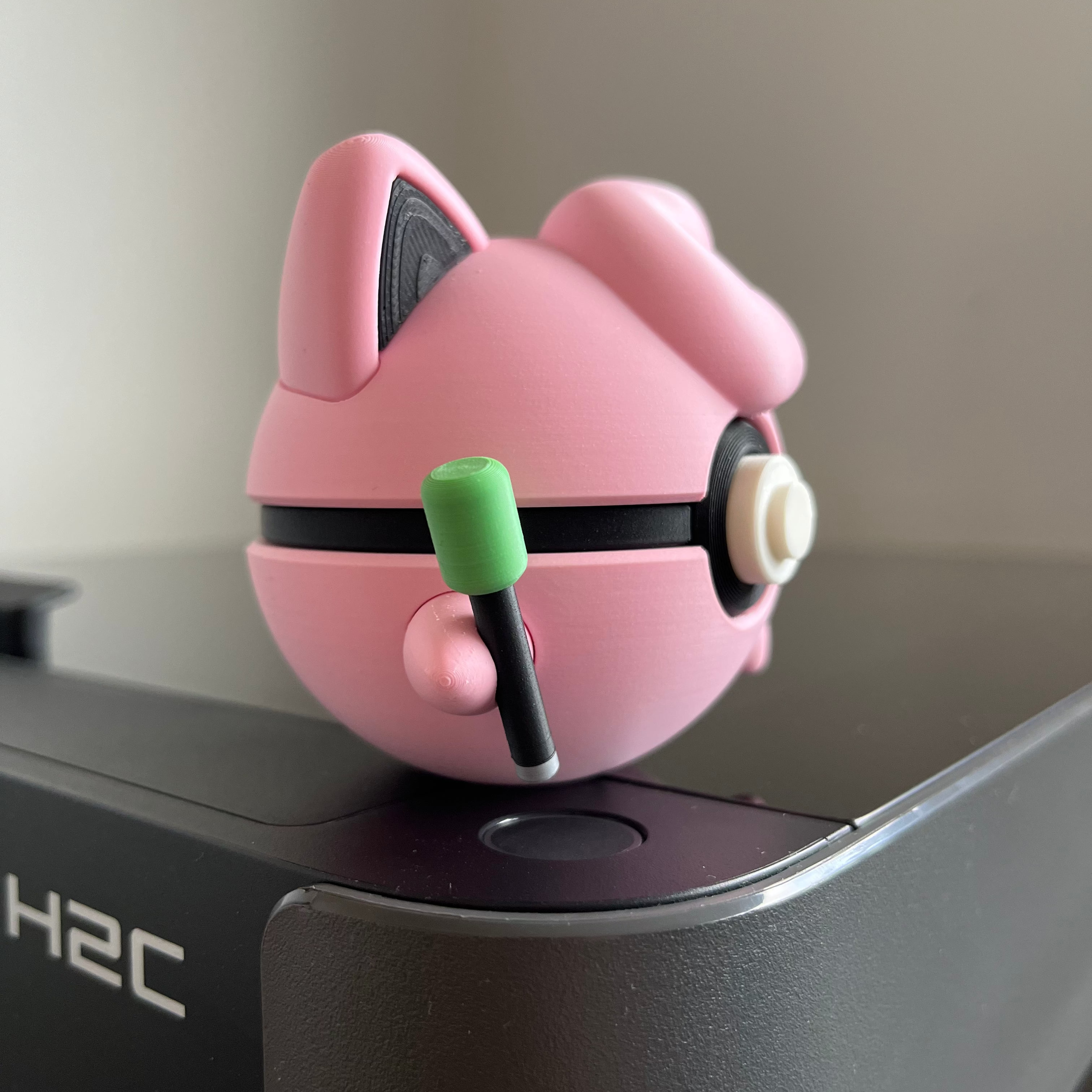 Jigglypuff Monster Ball, side profile