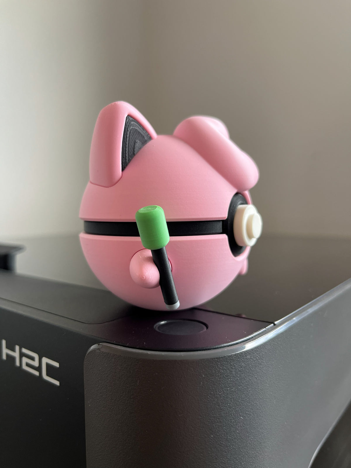 Jigglypuff Monster Ball, side profile