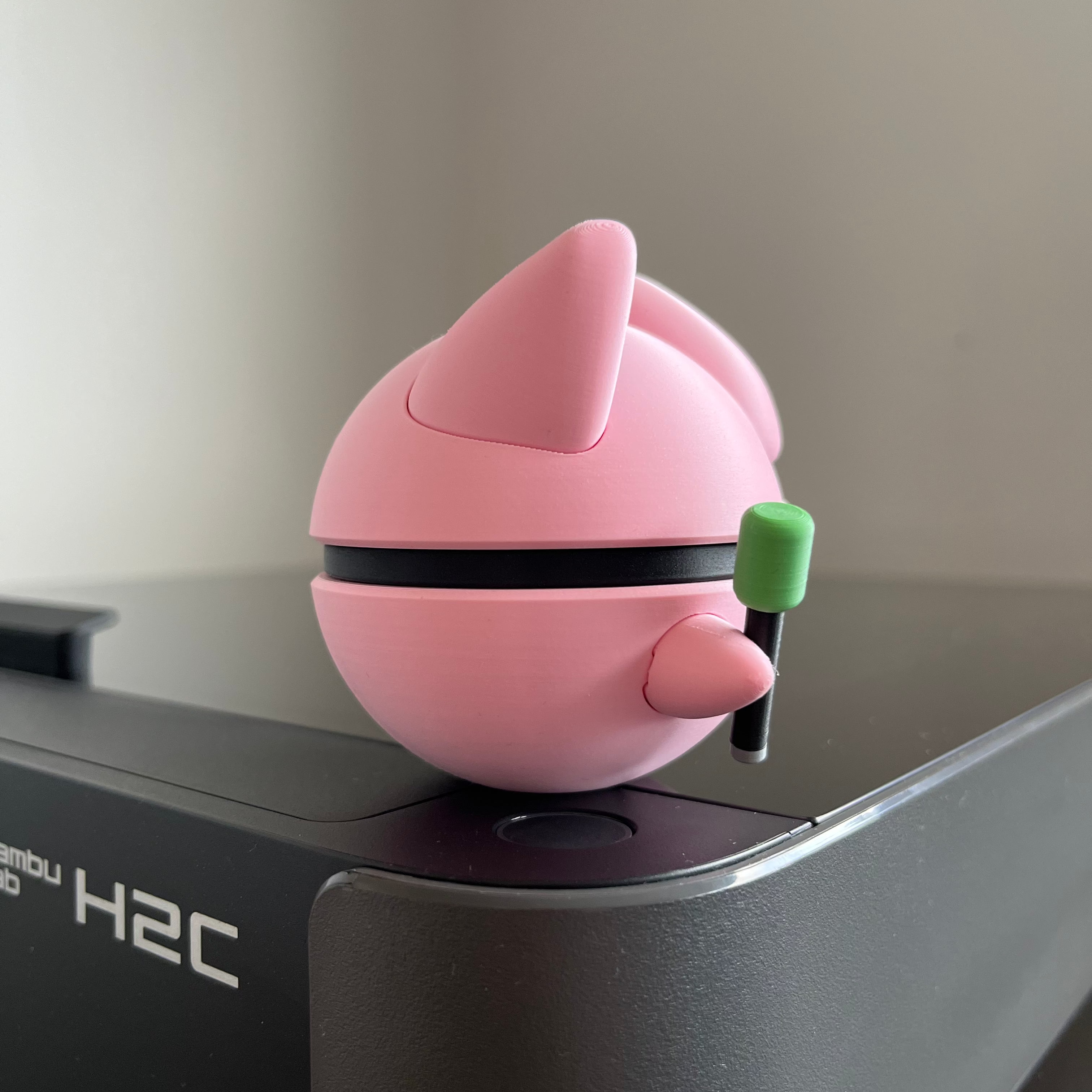 Jigglypuff Monster Ball, right side