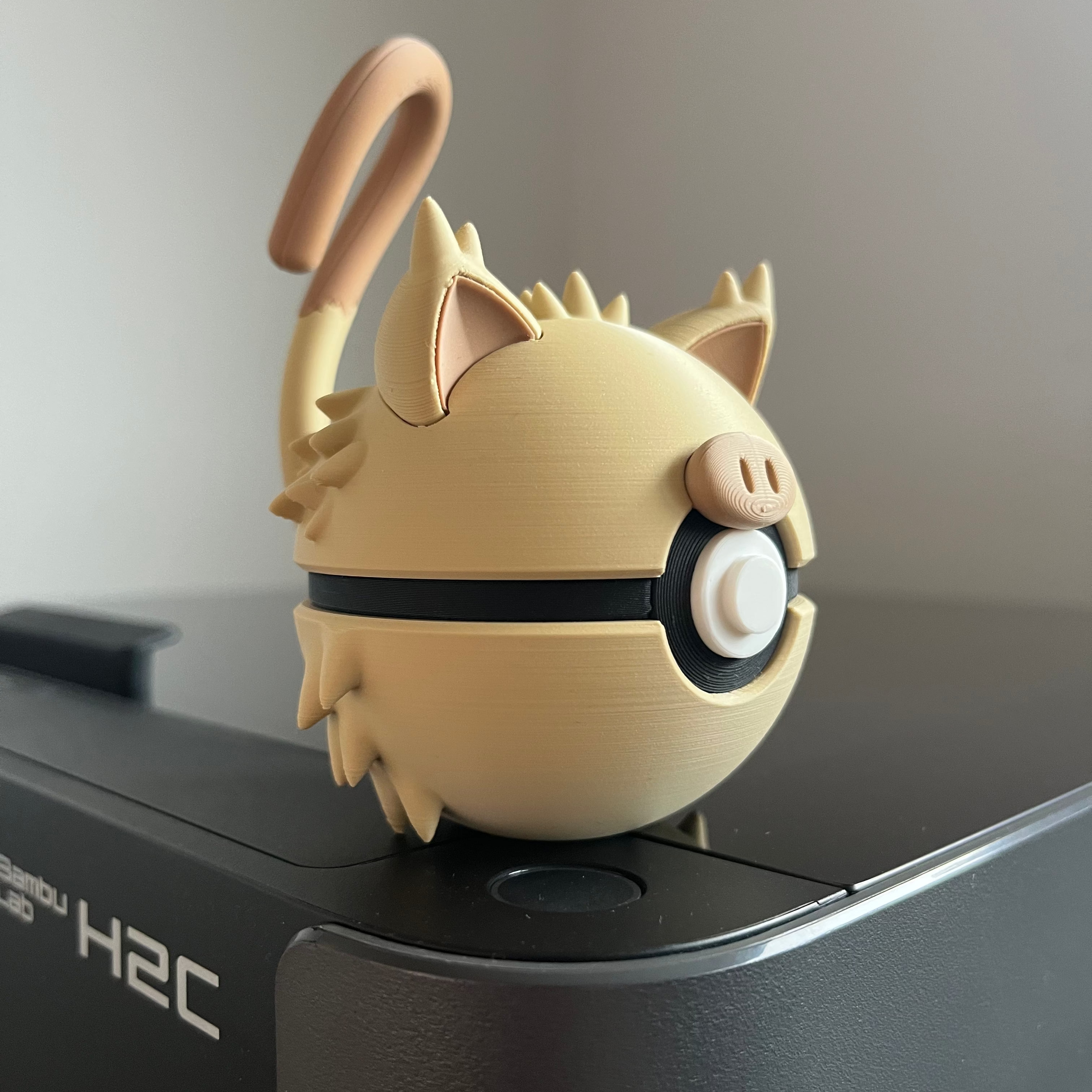 Mankey Monster Ball, side profile