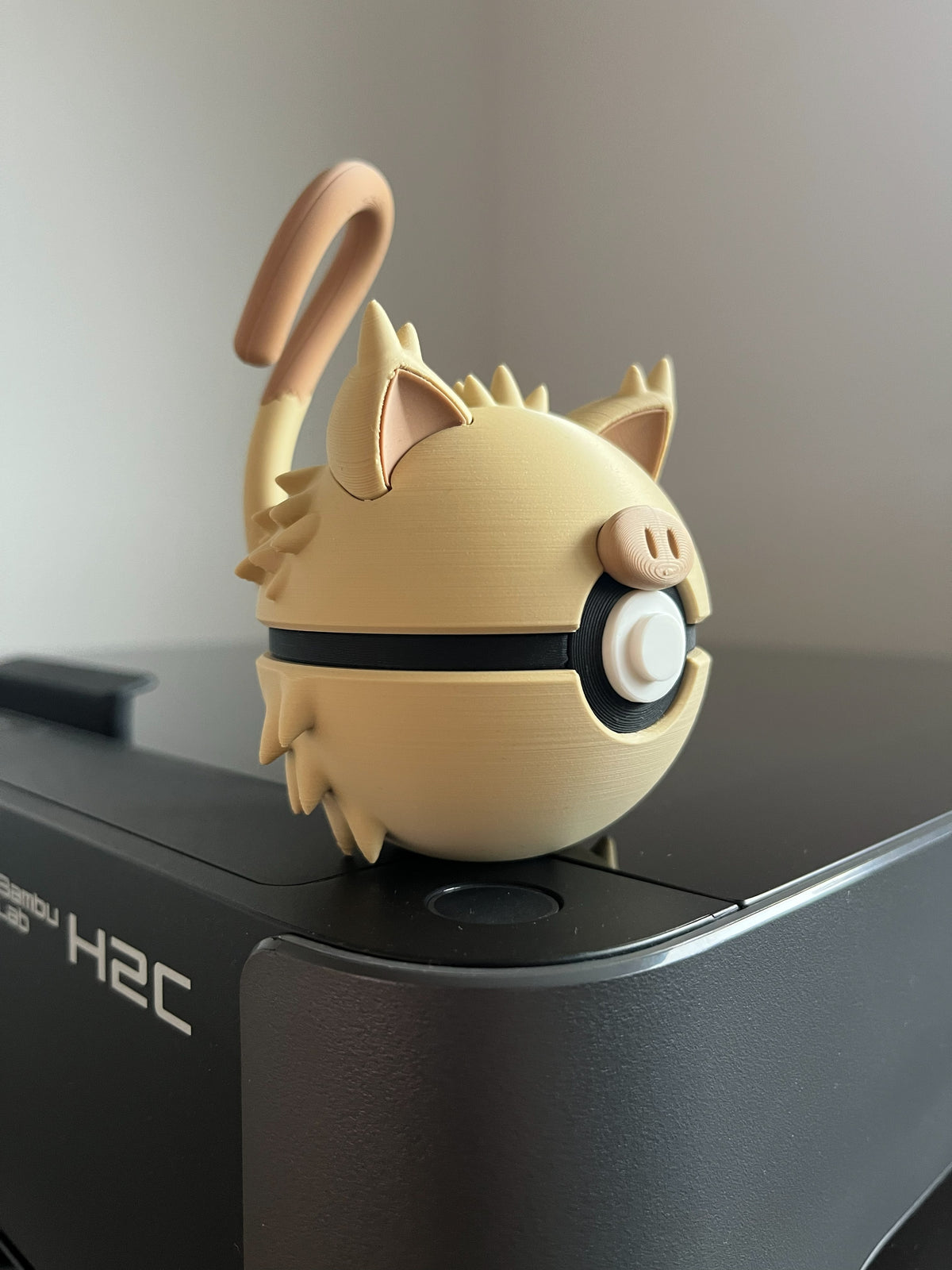 Mankey Monster Ball, side profile