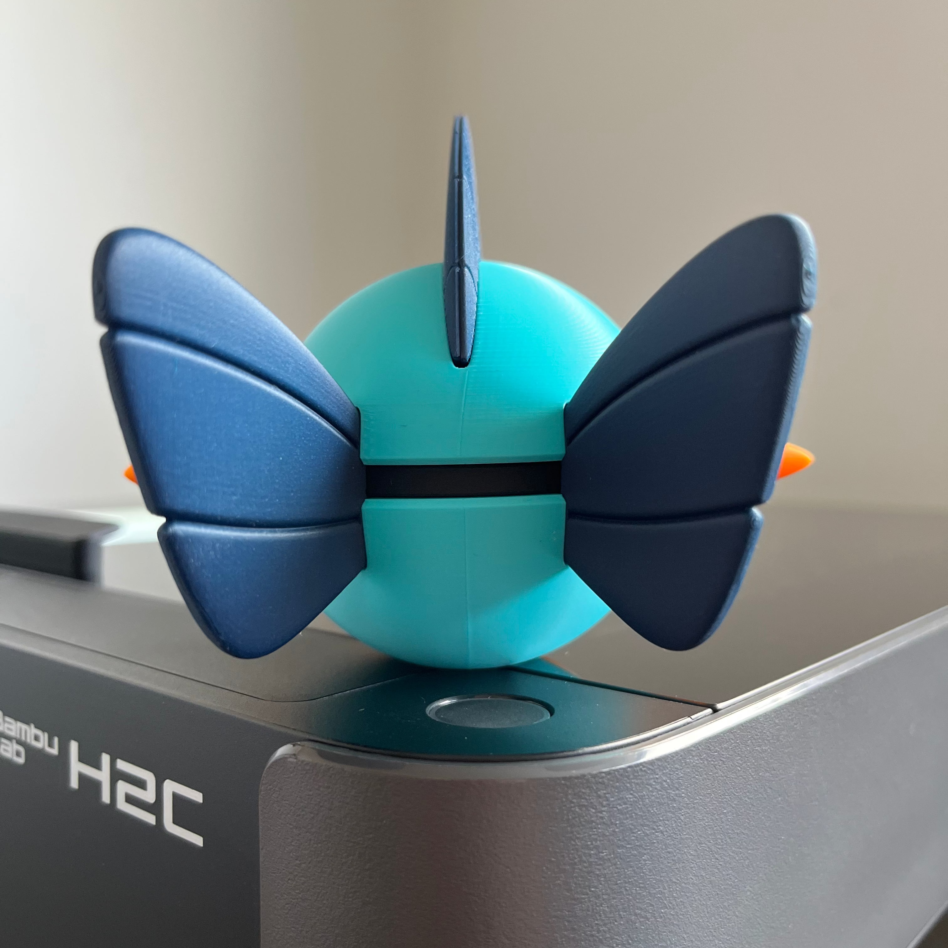 Marshtomp Monster Ball, back view