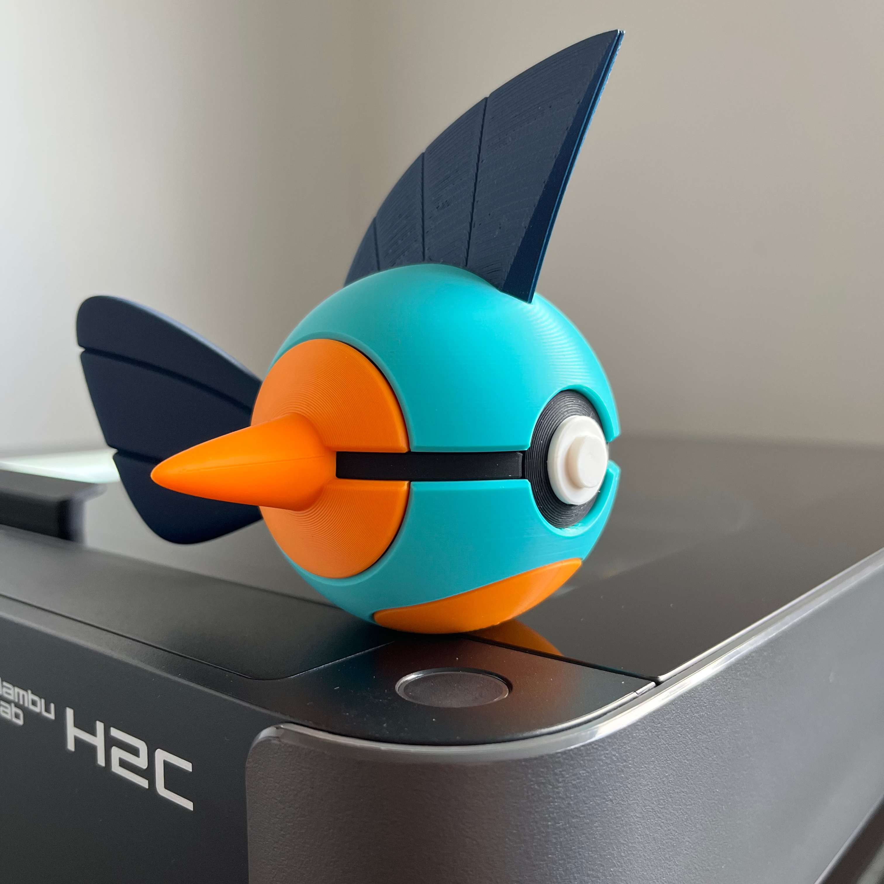 Marshtomp Monster Ball, side profile