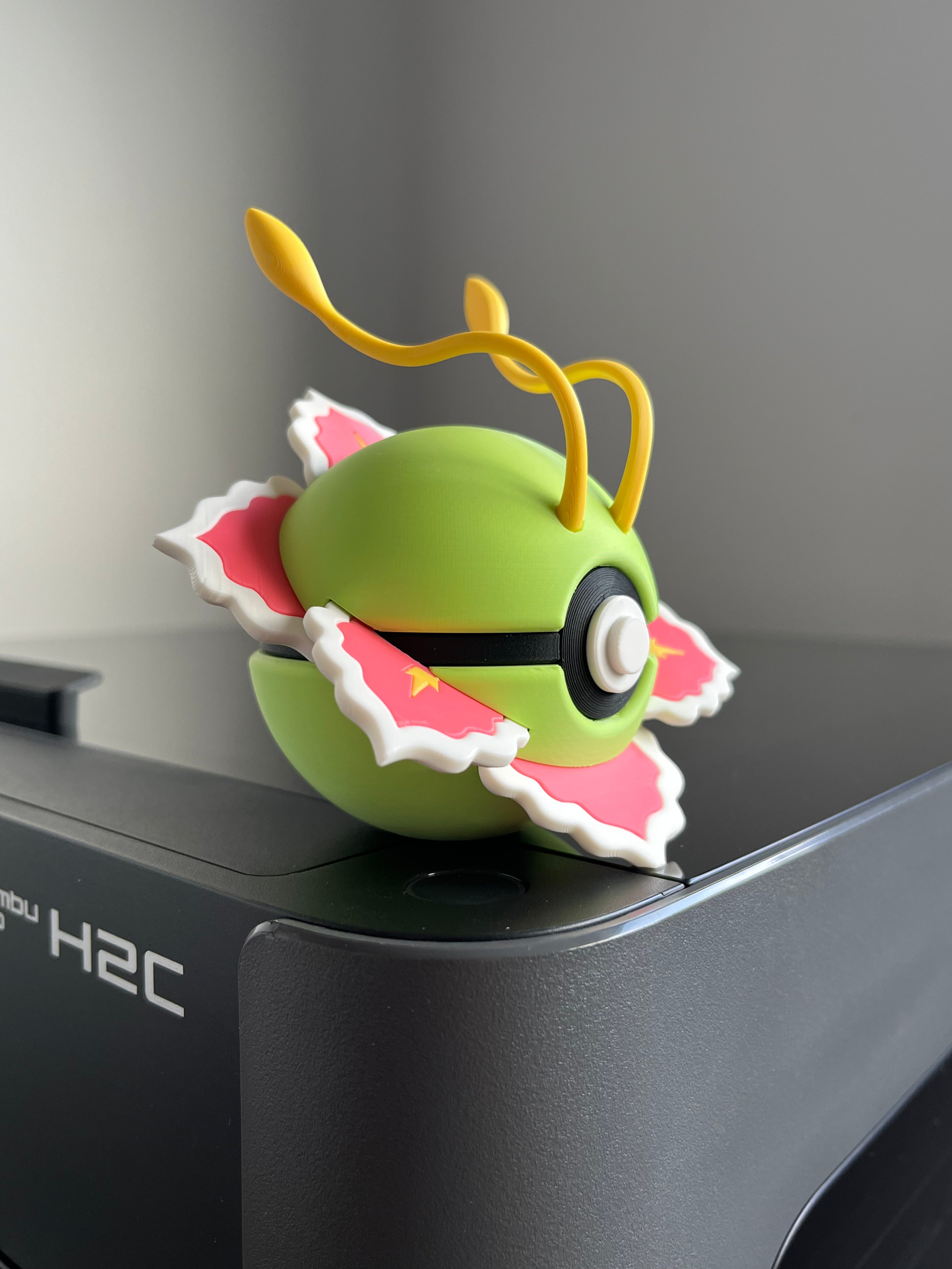 Meganium Monster Ball, side profile