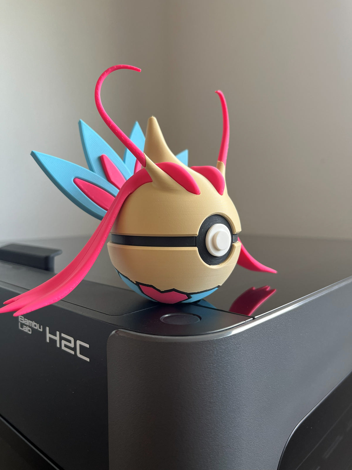 Milotic Monster Ball, side profile