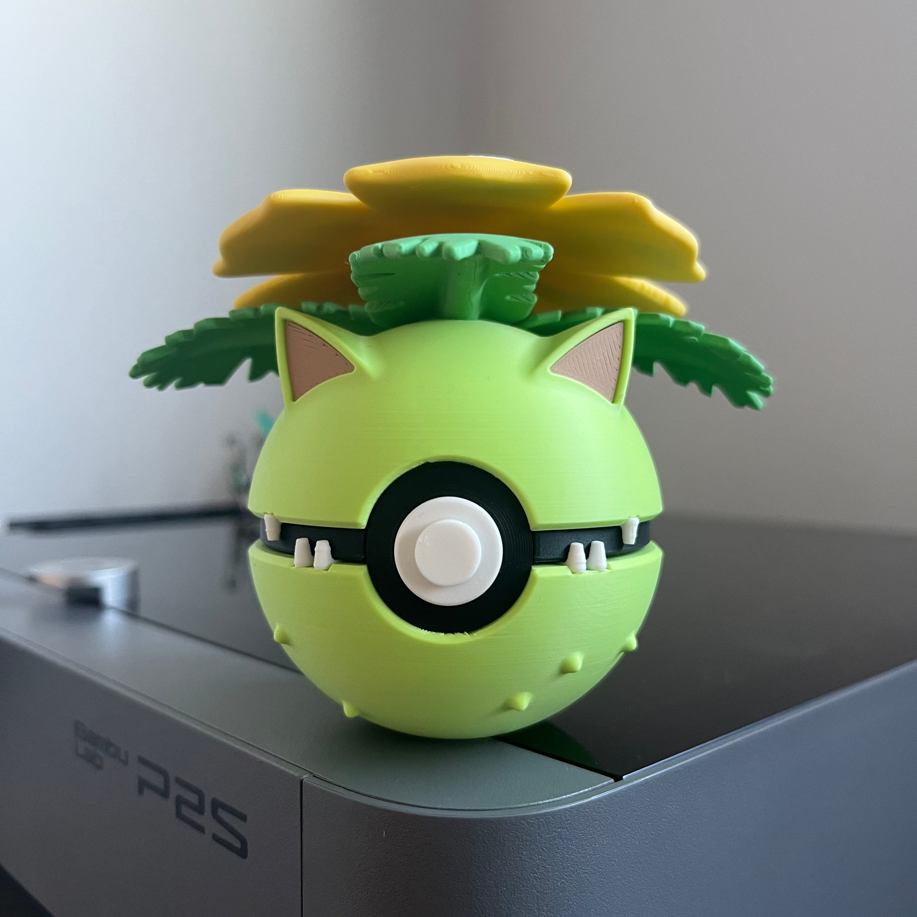 Shiny Venusaur Monster Ball