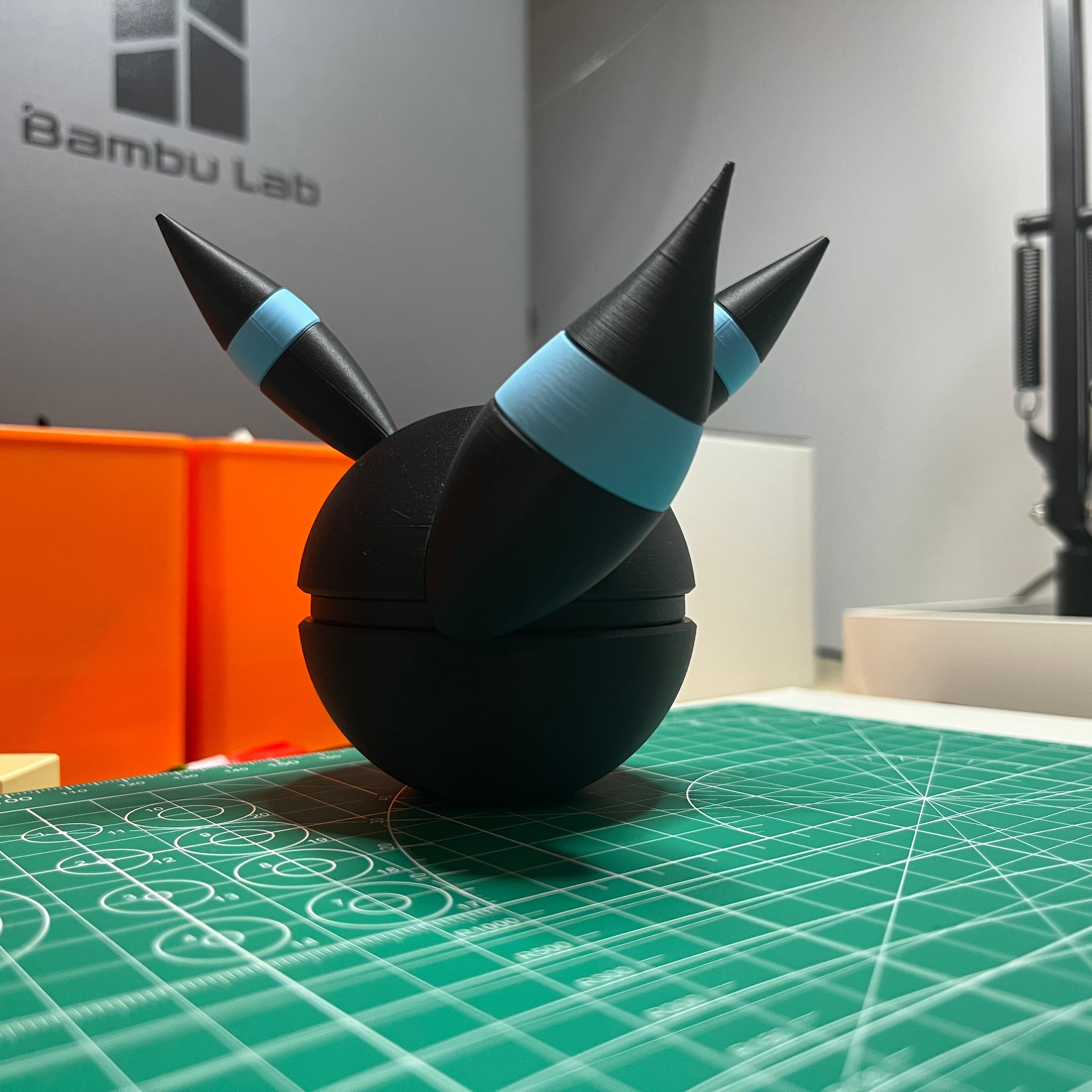 Shiny Umbreon Monster Ball