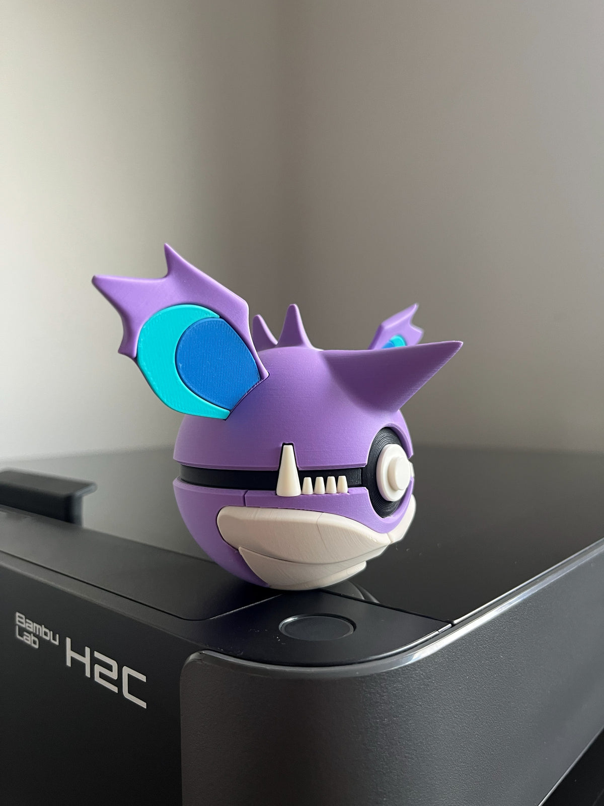 Nidoking Monster Ball, side profile
