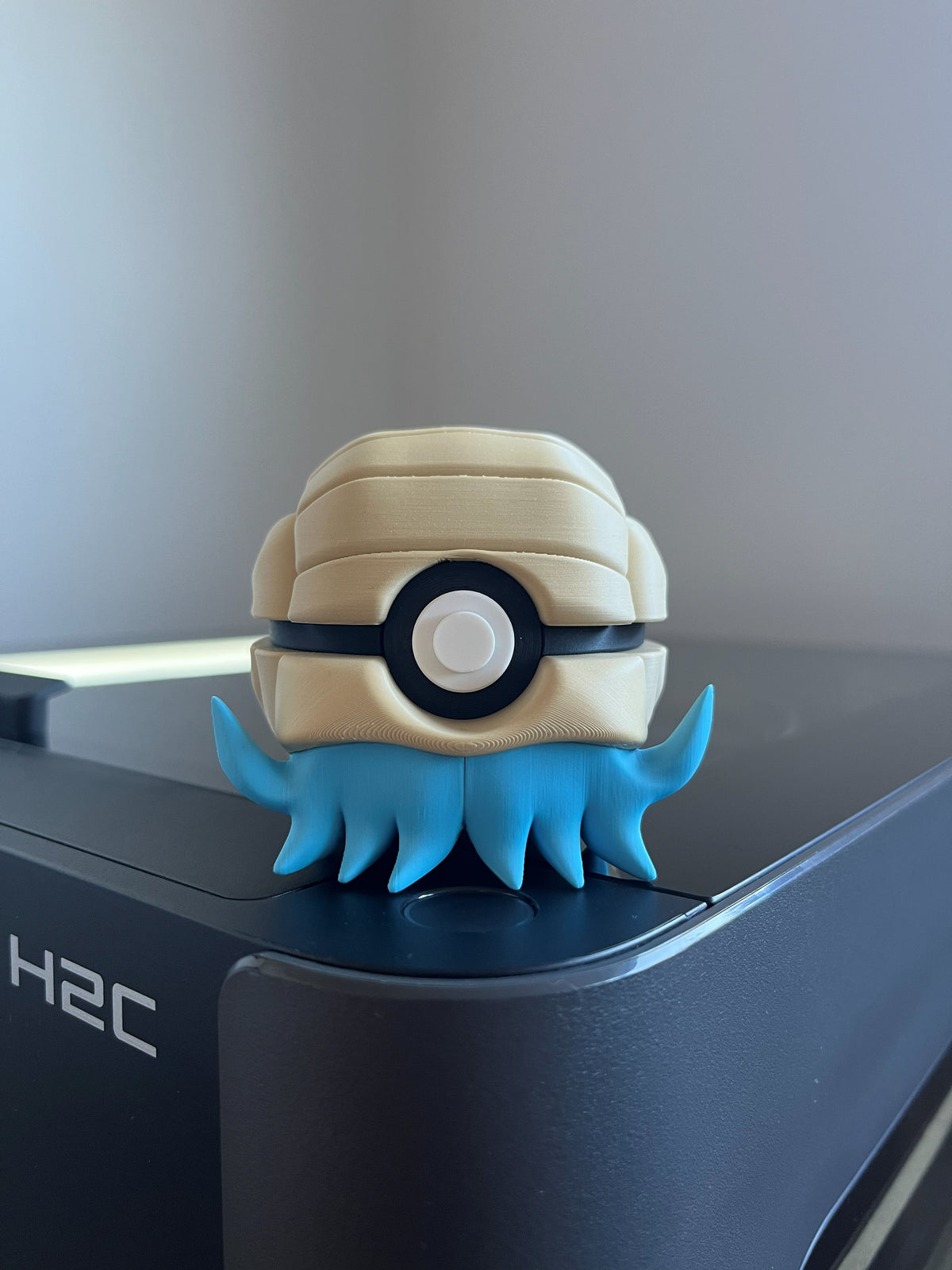 Omanyte Monster Ball, front view