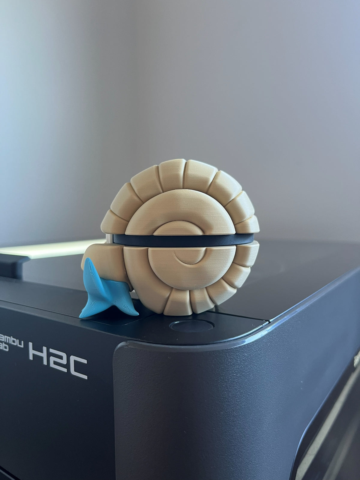 Omanyte Monster Ball, left side