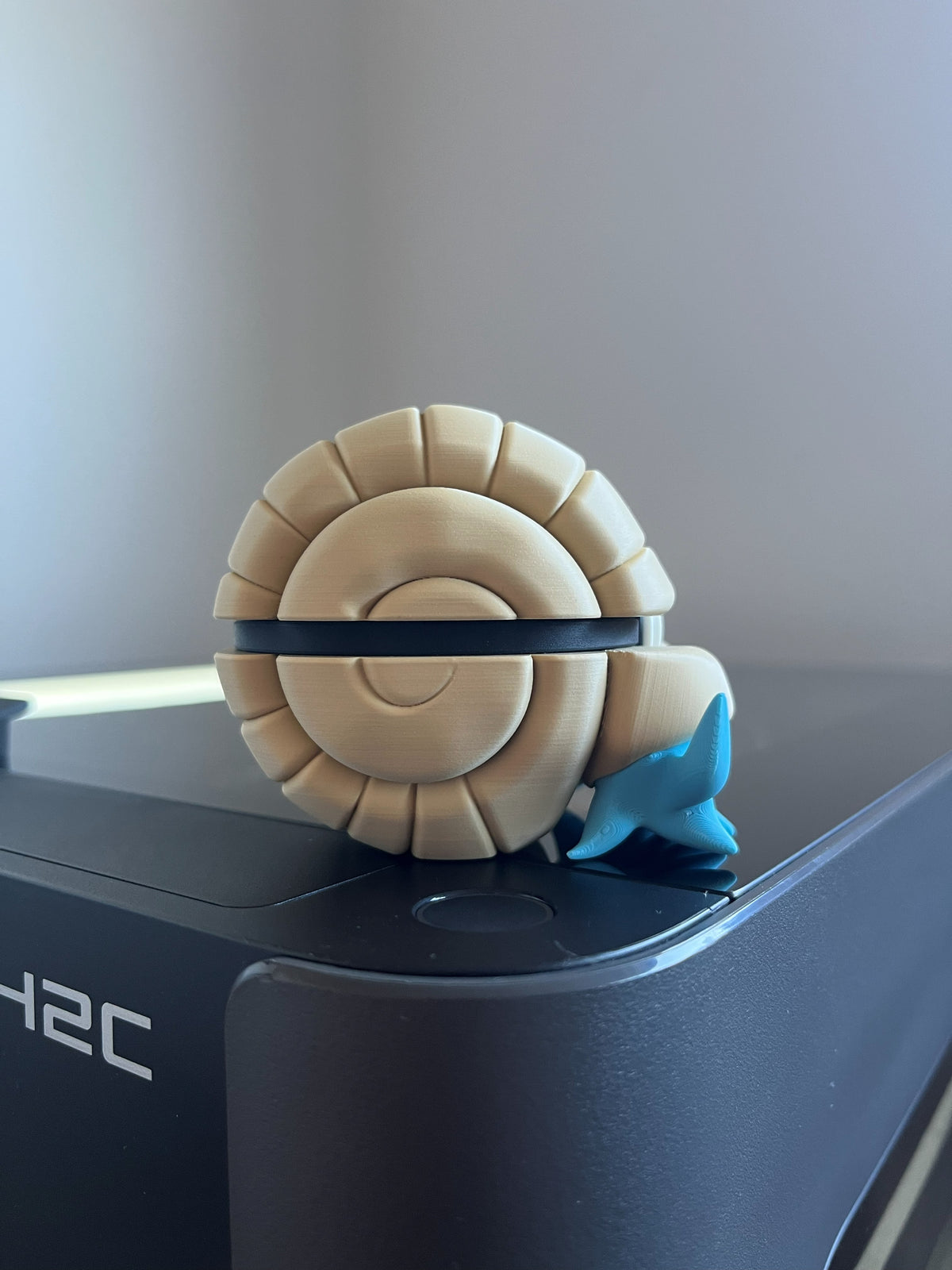 Omanyte Monster Ball, right side