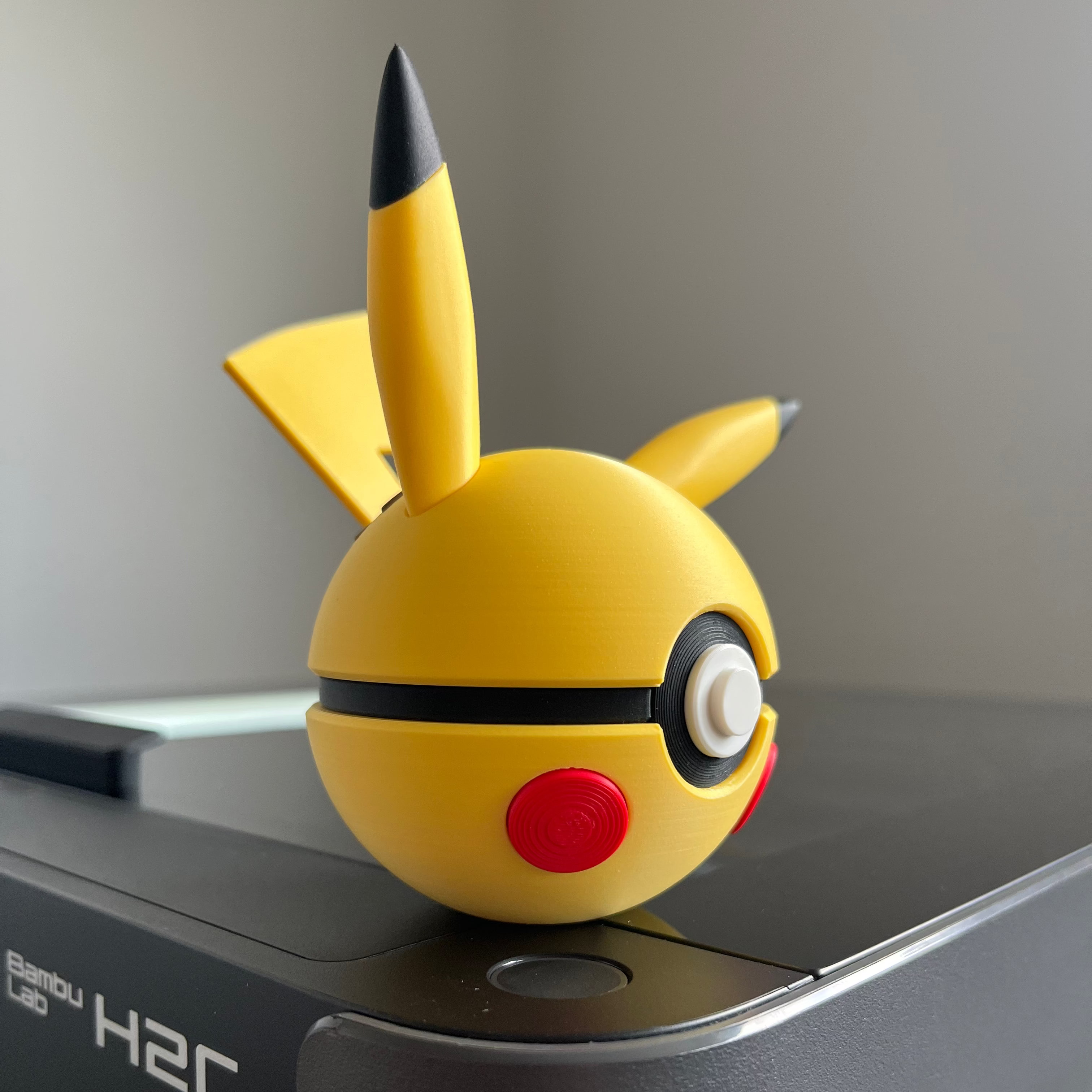 Pikachu Monster Ball, side profile