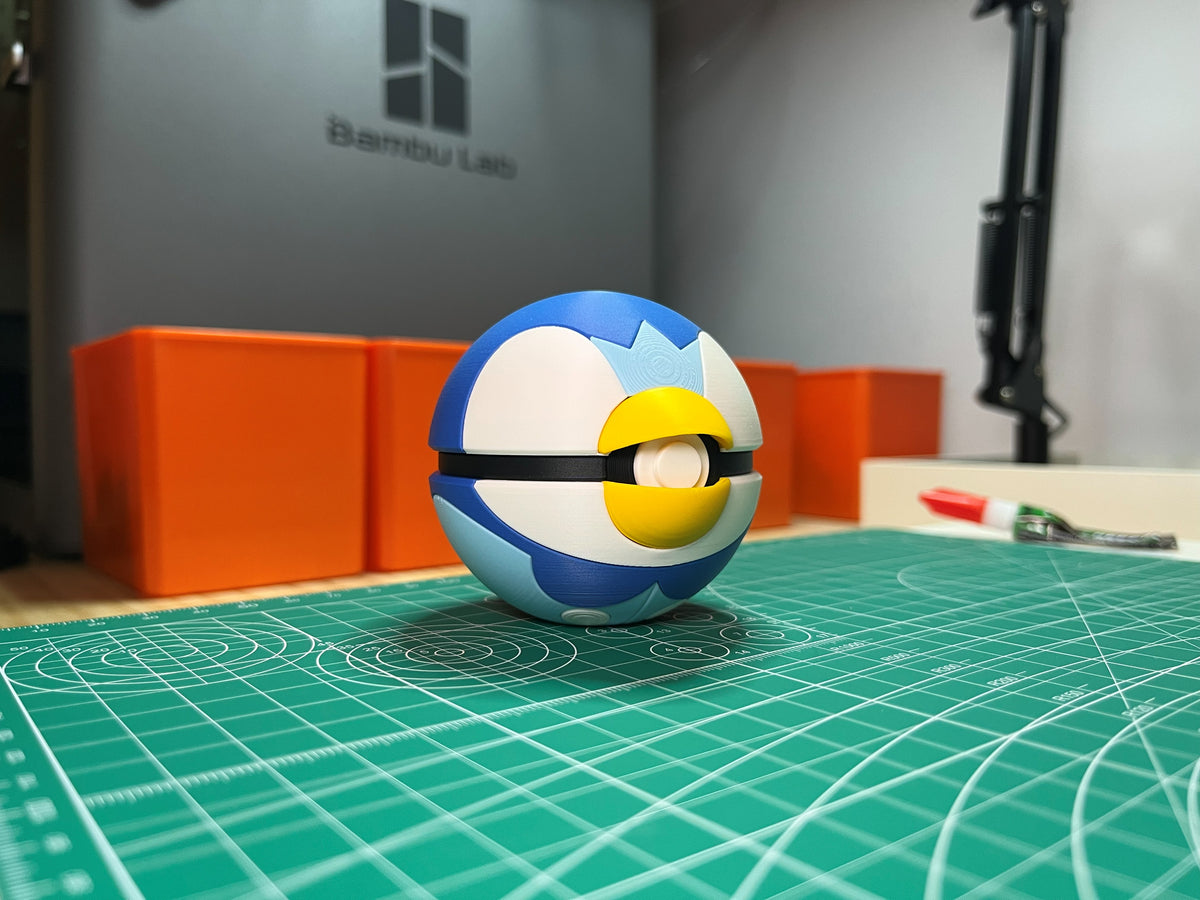 Piplup Monster Ball, side profile
