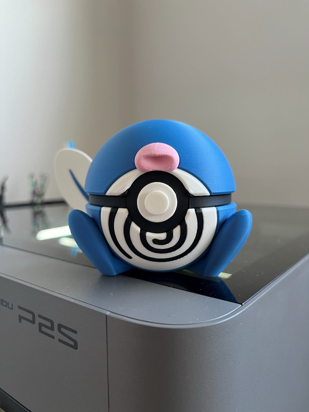 Poliwag Monster Ball, front view