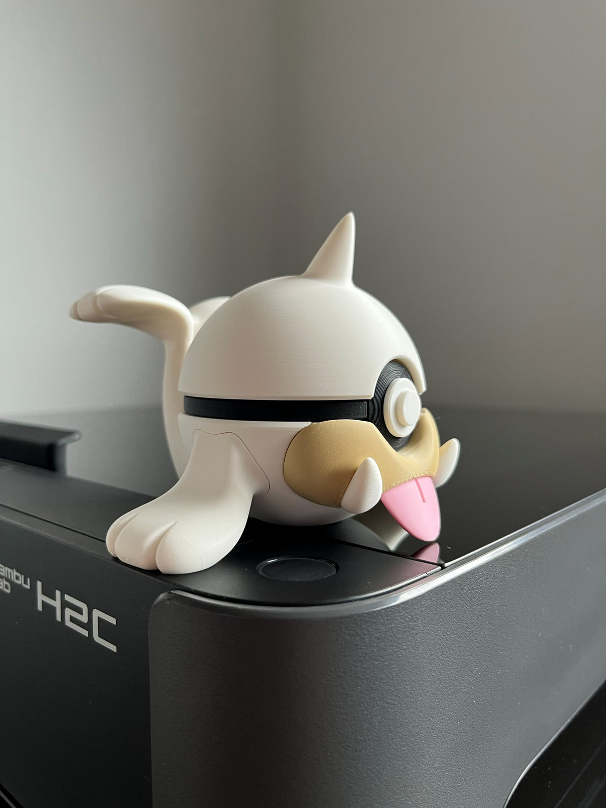 Seel Monster Ball, side profile