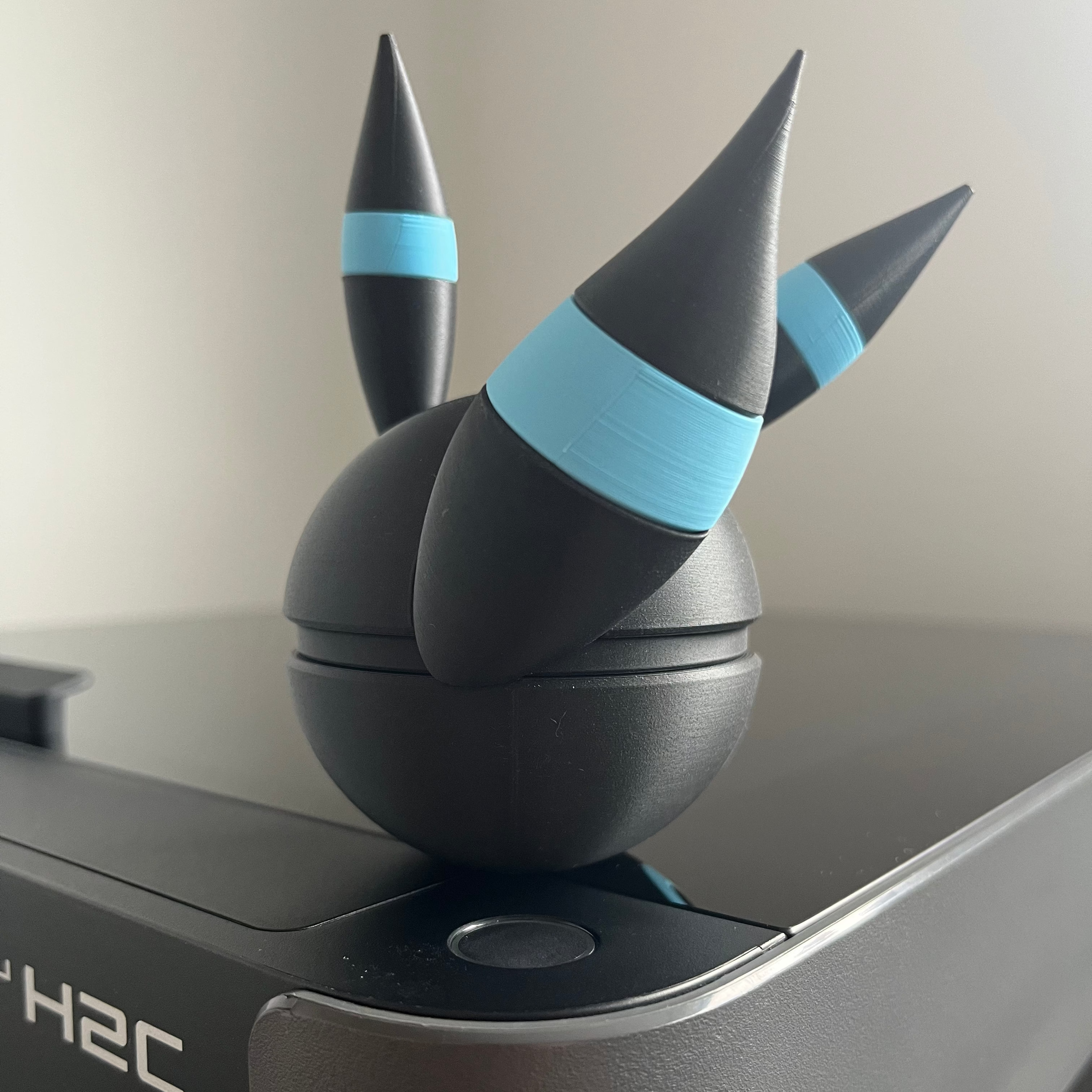 Shiny Umbreon Monster Ball, back view