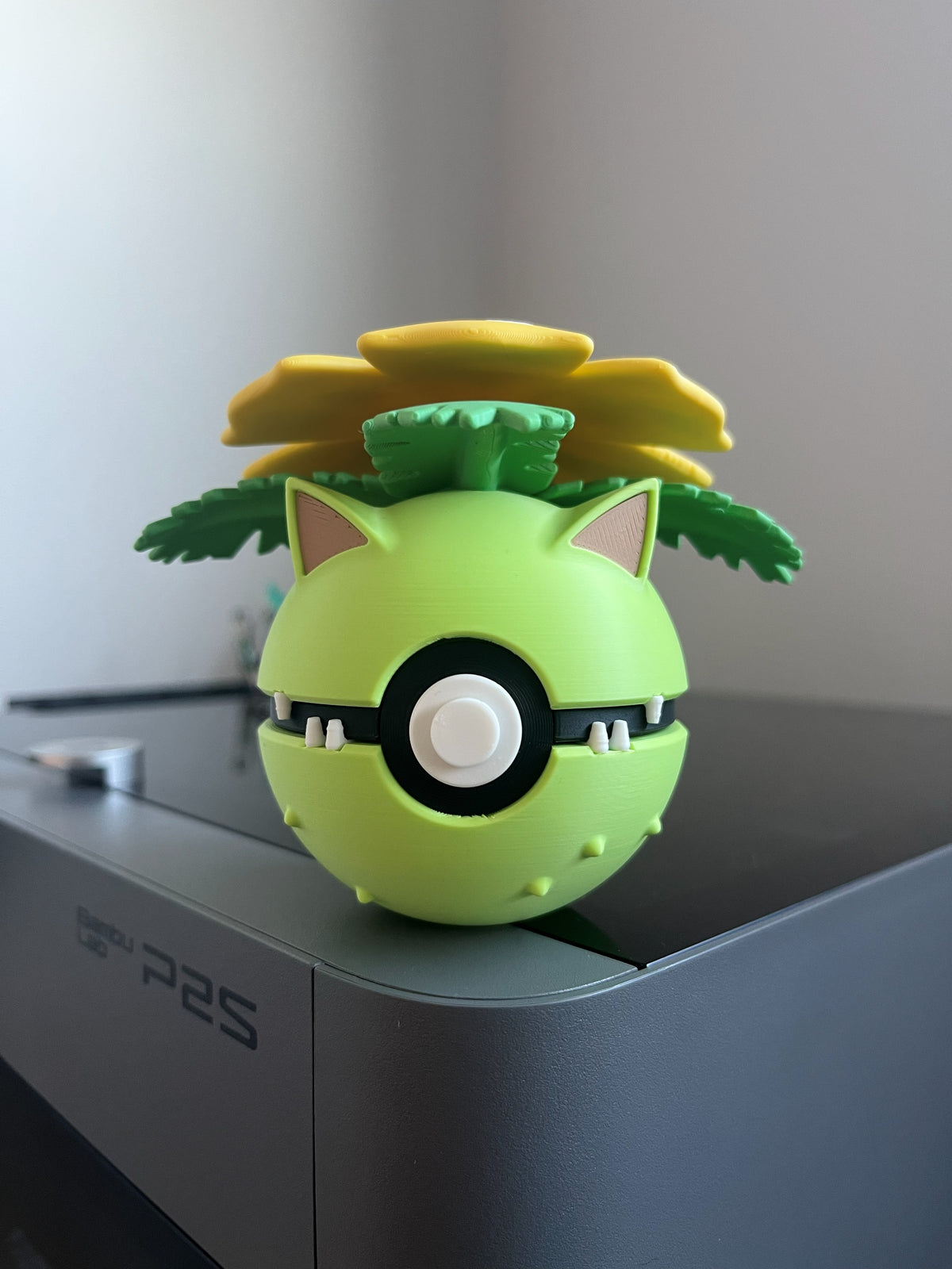 Shiny Venusaur Monster Ball, front view