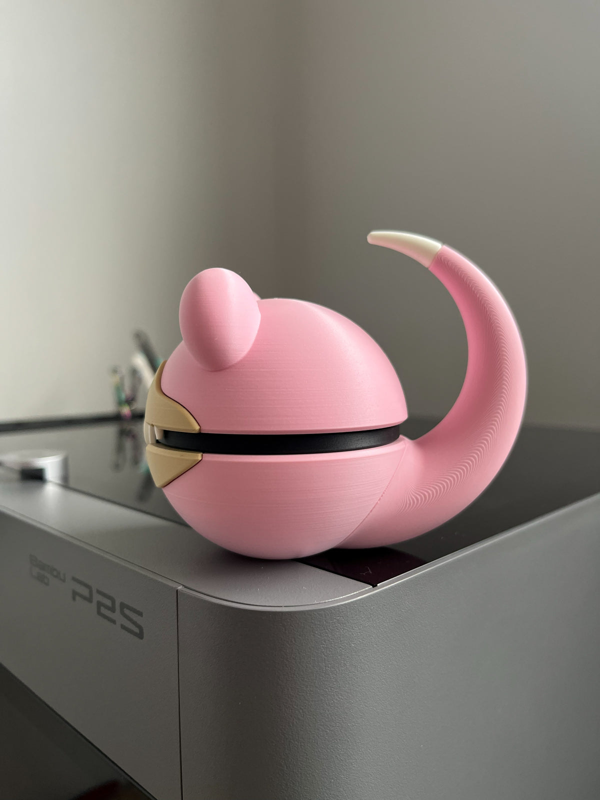 Slowpoke Monster Ball, left side