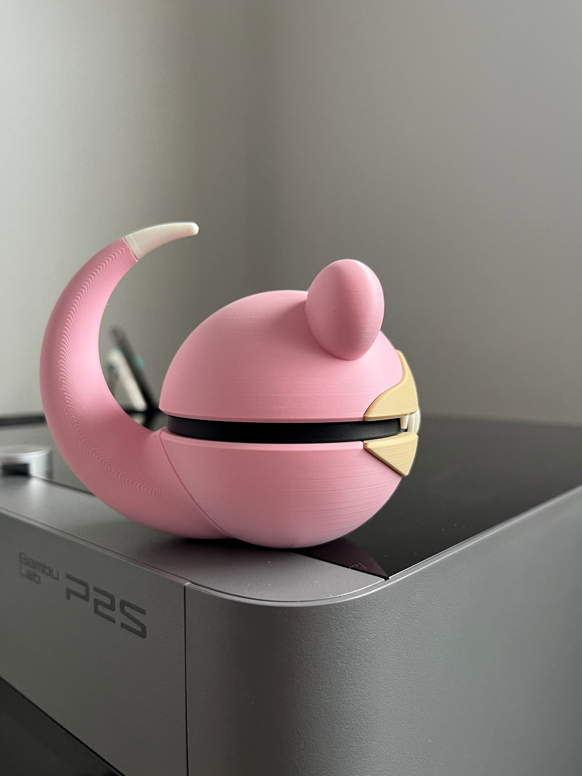 Slowpoke Monster Ball, right side