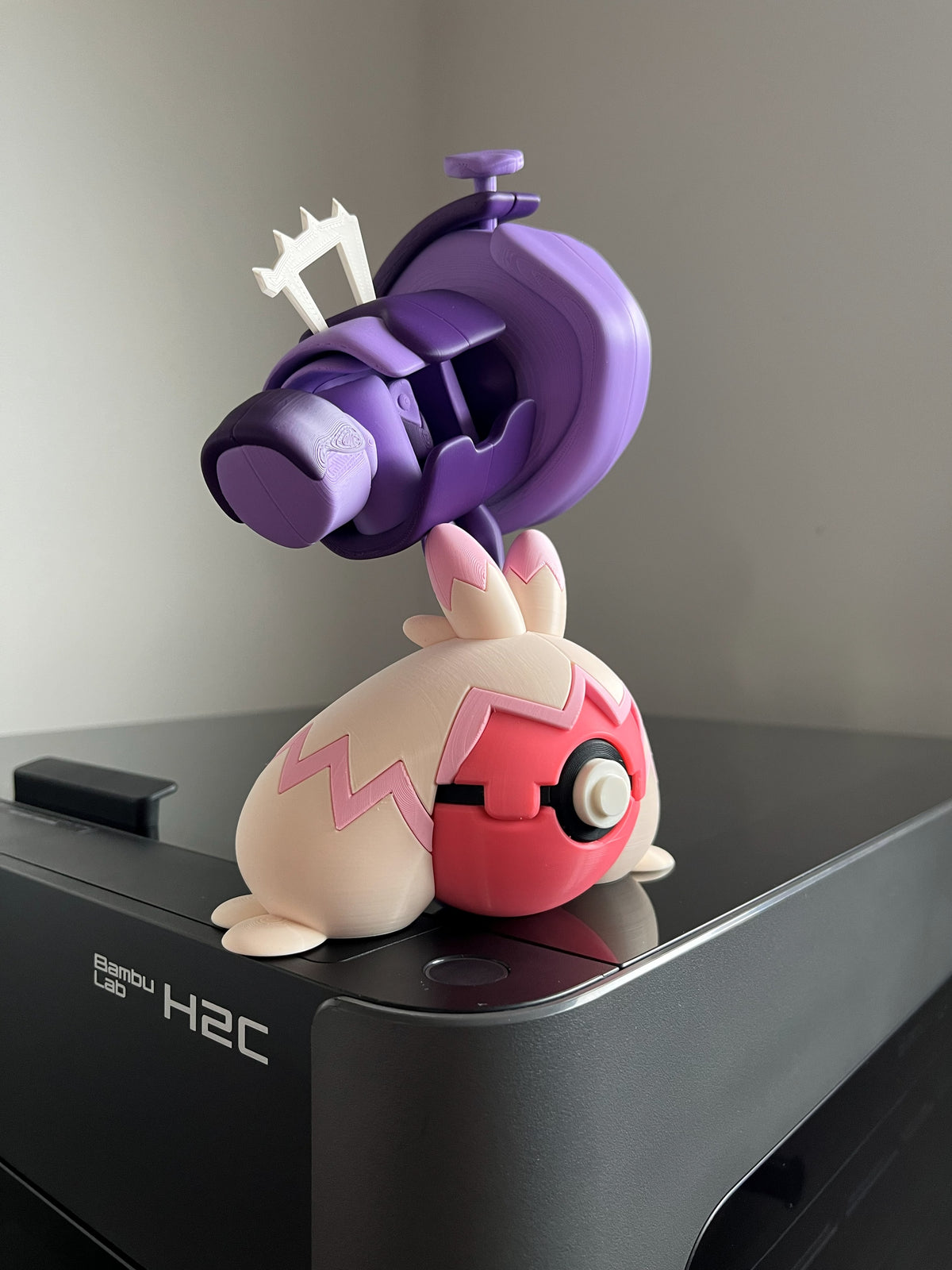 Tinkaton Monster Ball, side profile