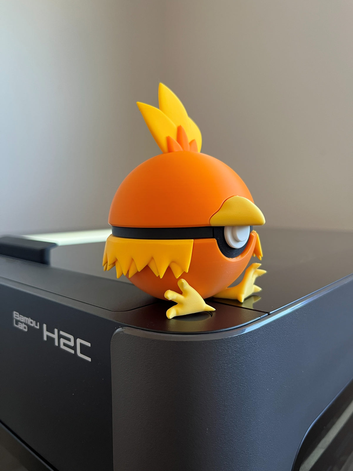 Torchic Monster Ball, side profile