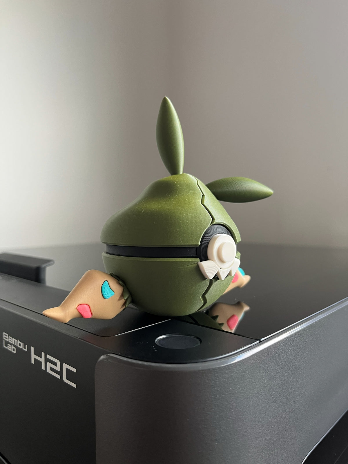 Trubbish Monster Ball, side profile