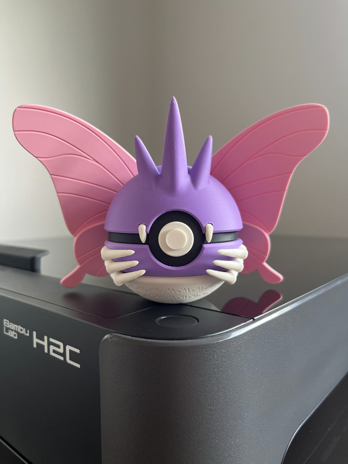 Venomoth Monster Ball, front view